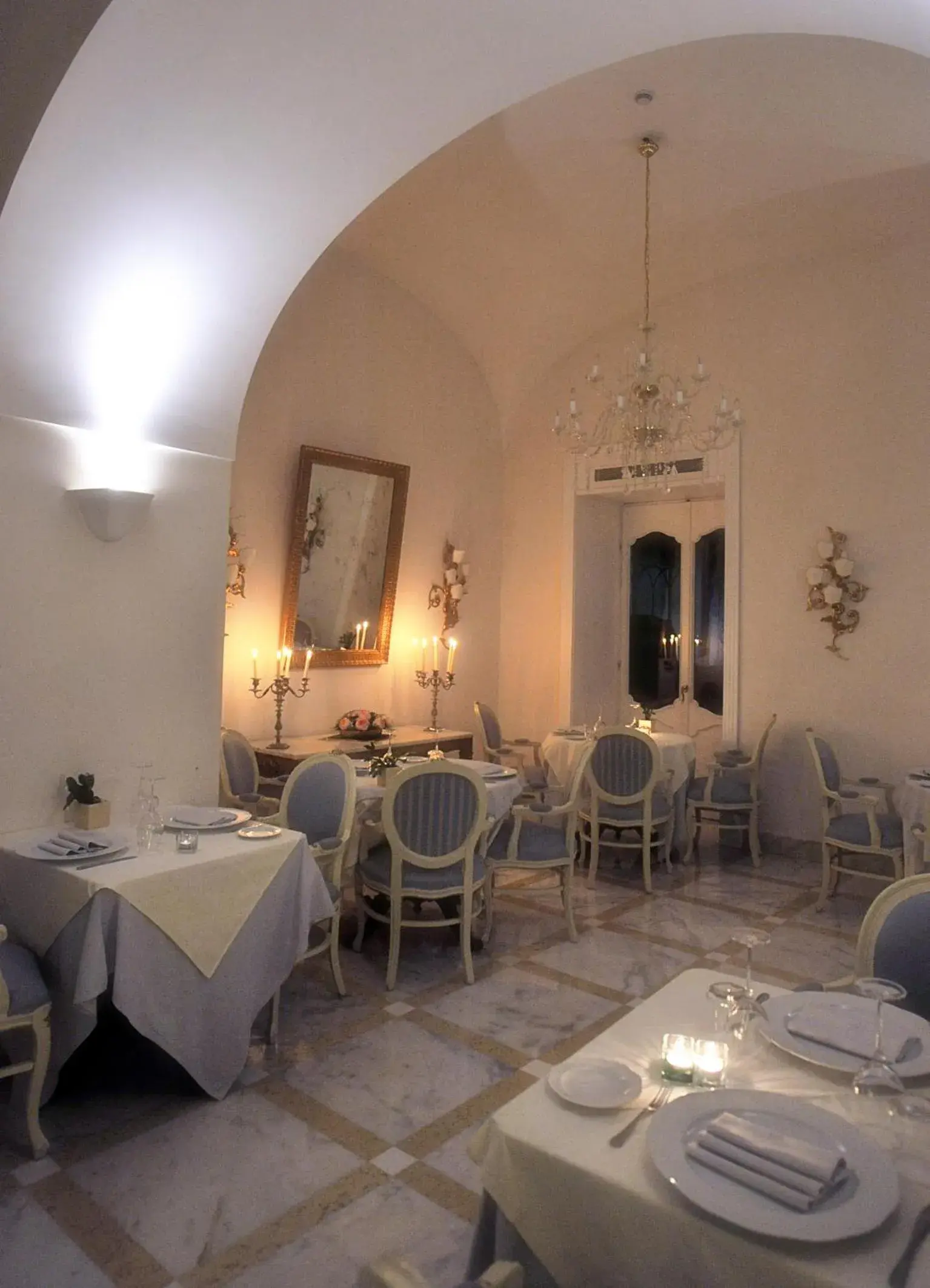 Restaurant/Places to Eat in Hotel Villa Fraulo