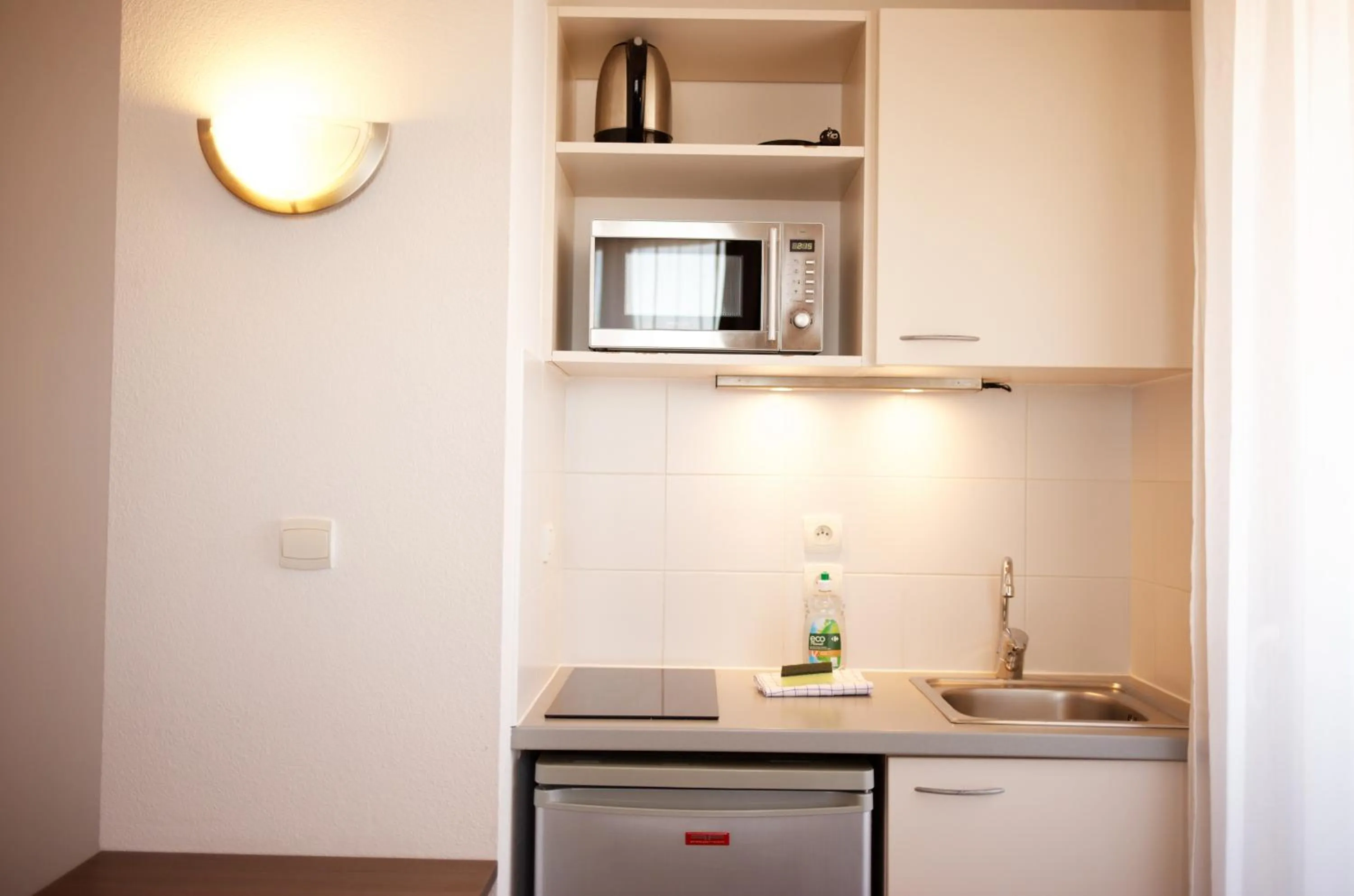 Kitchen or kitchenette in Appart-Hôtel Mer & Golf City Perpignan Centre