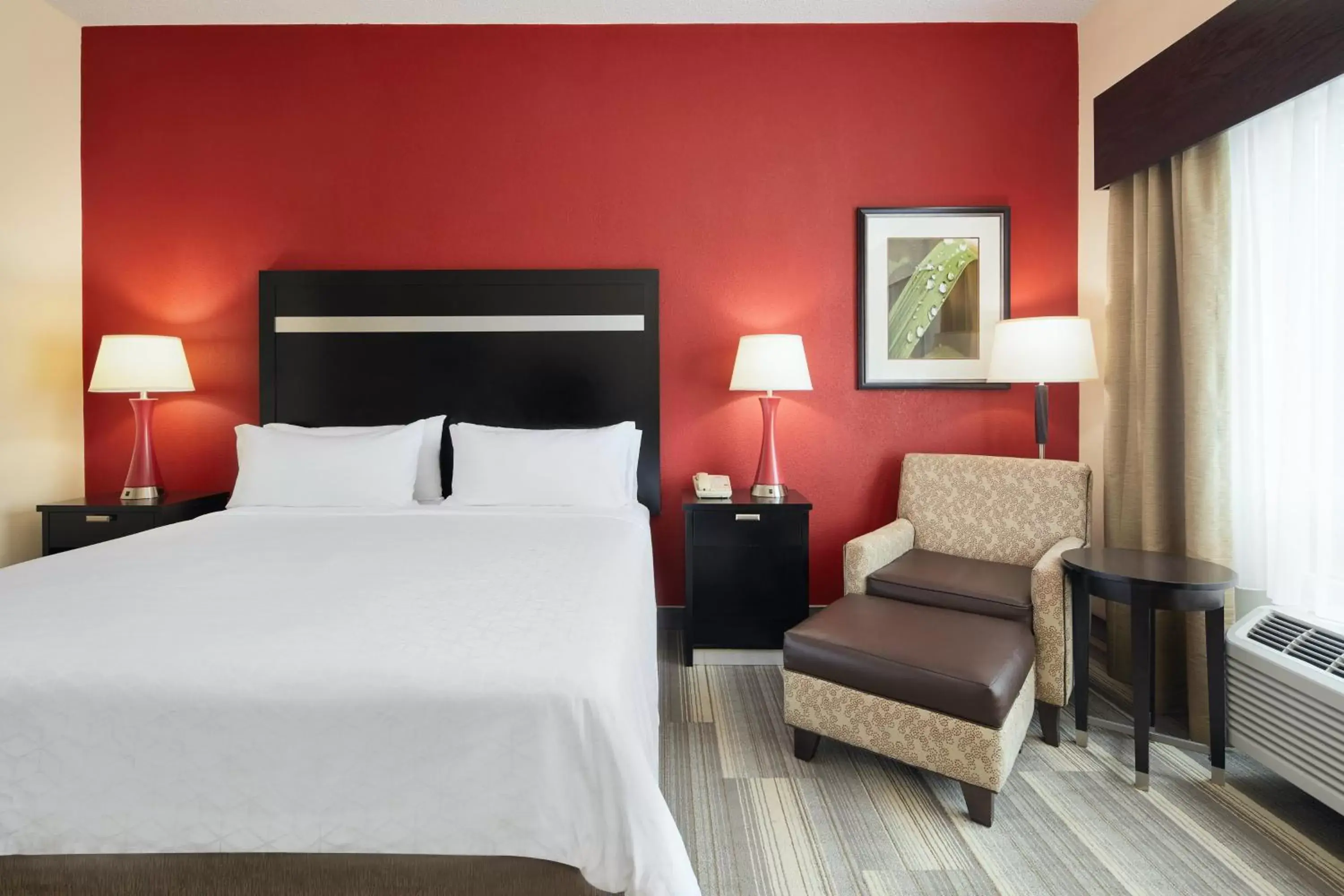 Photo of the whole room, Bed in Holiday Inn Express & Suites I-26 & Us 29 At Westgate Mall, an IHG Hotel