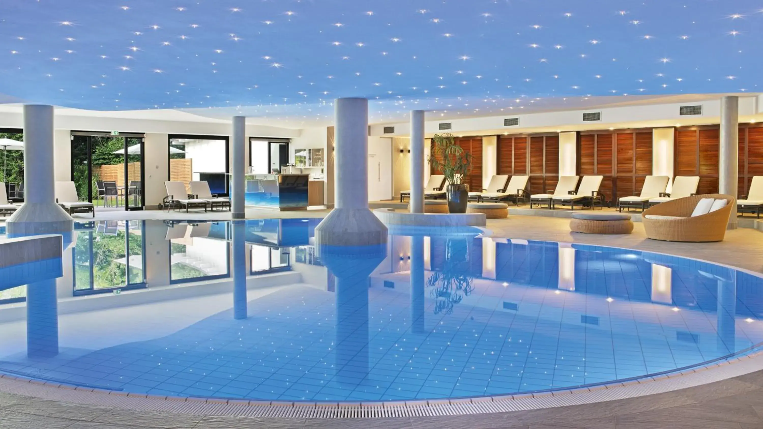 Hot Spring Bath, Swimming Pool in Hotel Sonnengut