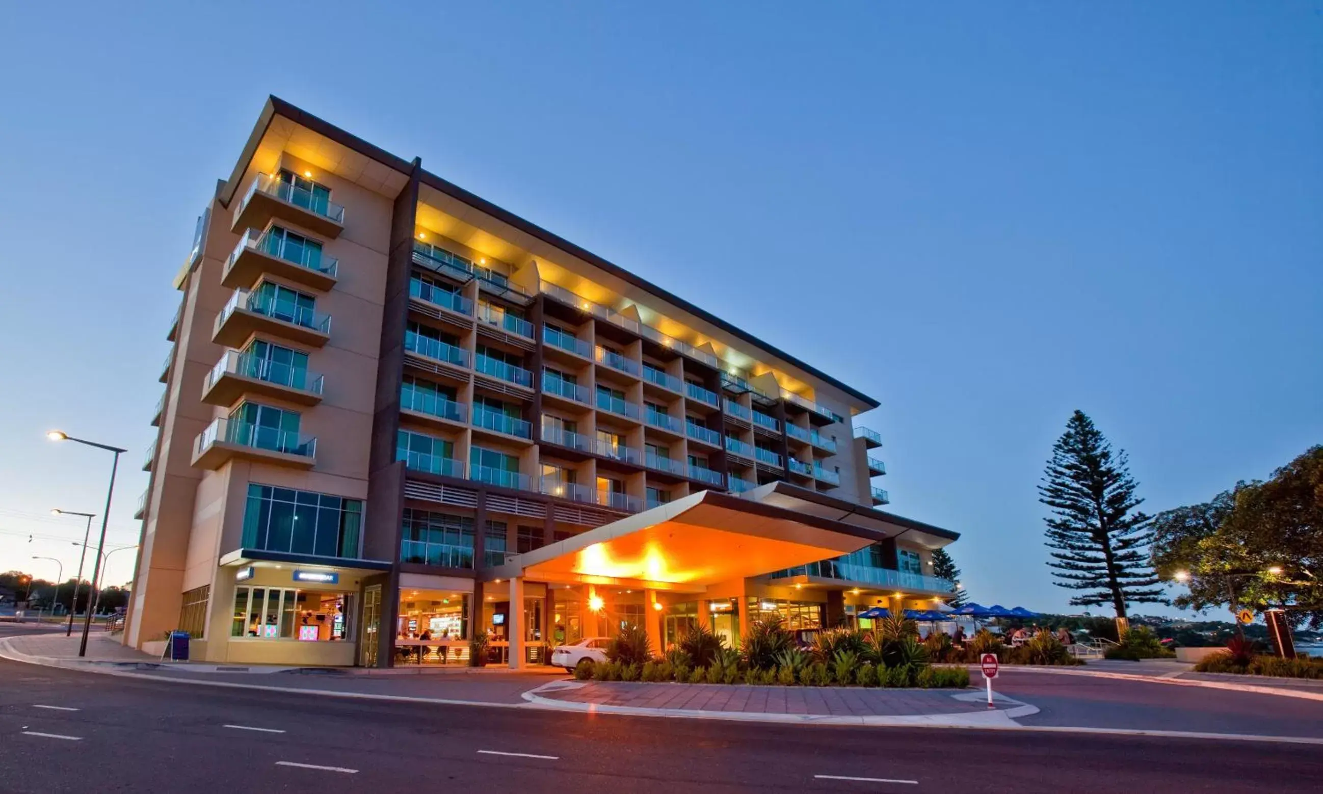 Facade/entrance, Property Building in Port Lincoln Hotel