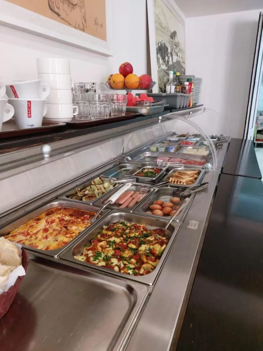 Restaurant/places to eat in Garni Hotel Arka