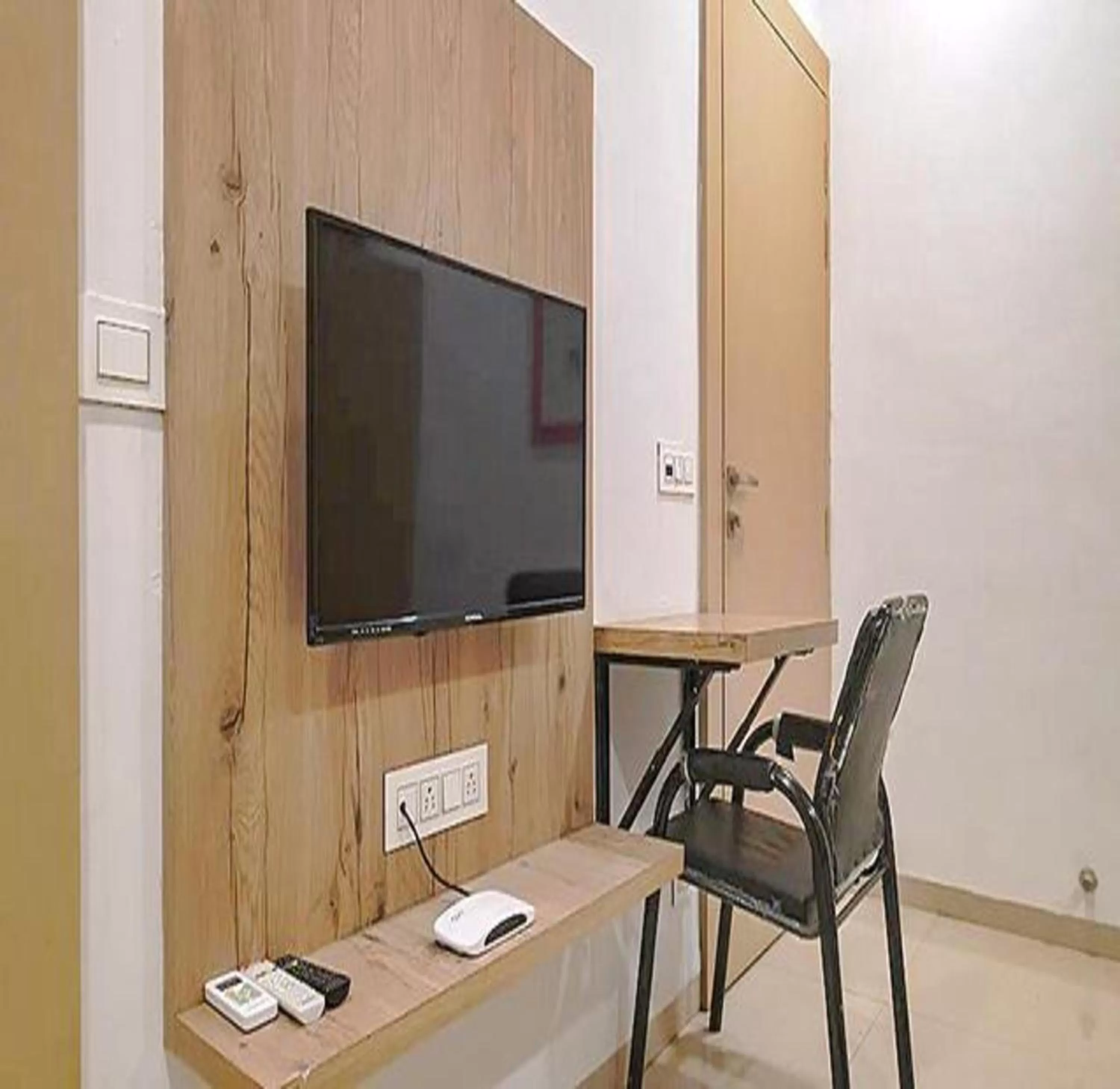 TV and multimedia, TV/Entertainment Center in FabHotel Destiny 54