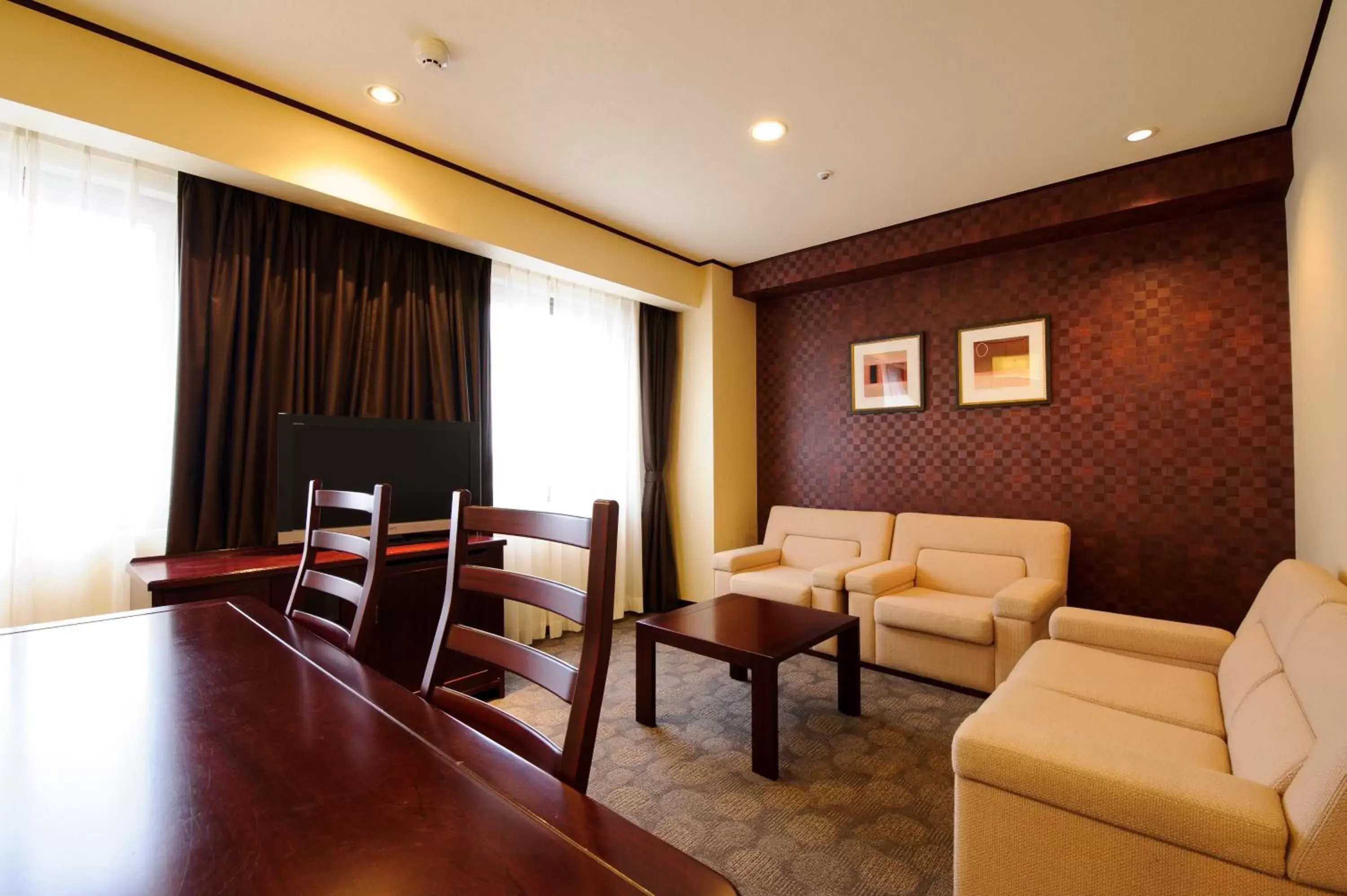 Photo of the whole room, Seating Area in Chisun Hotel Utsunomiya