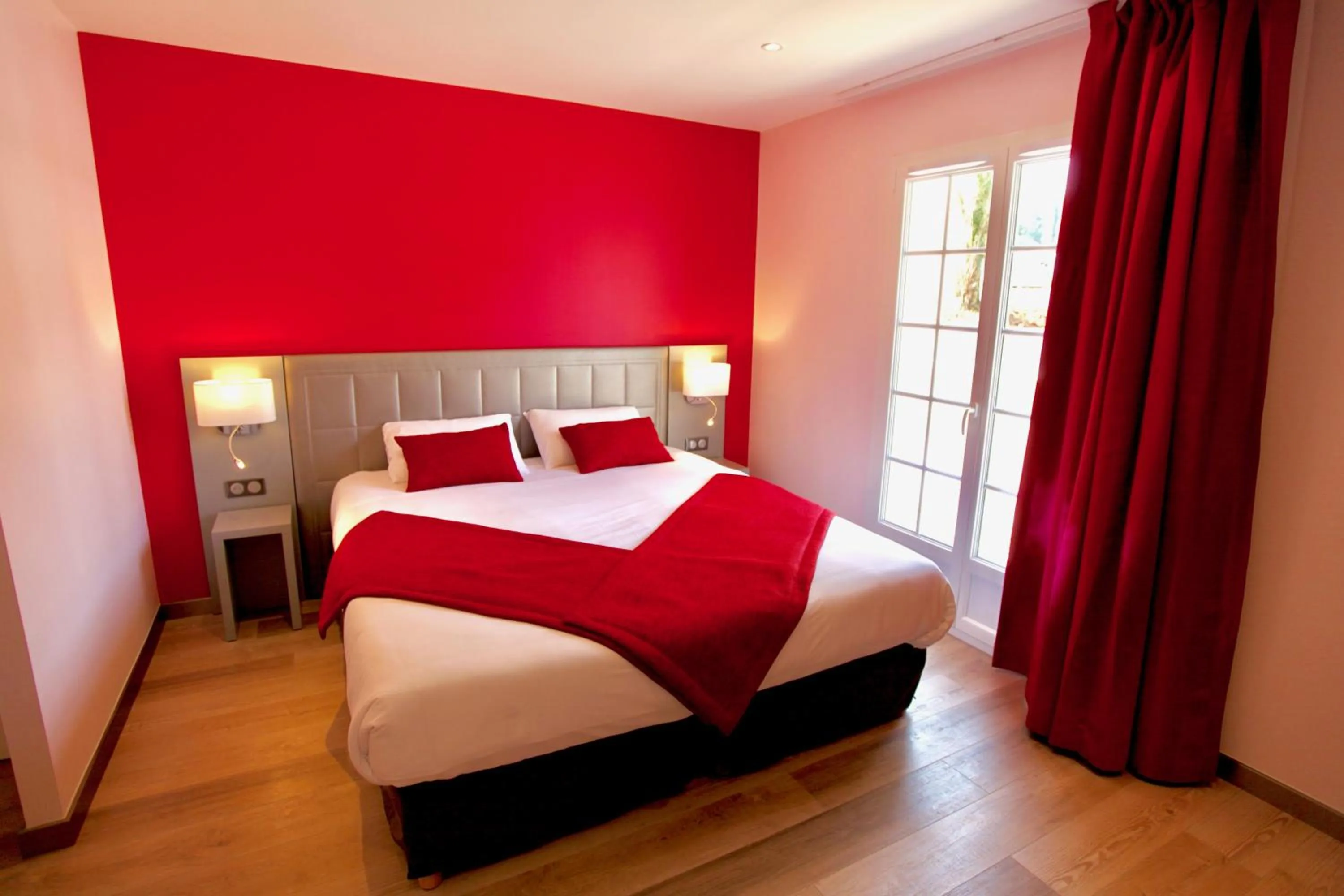 Bed in Logis Hôtel Restaurant Le Moulin de la Coudre