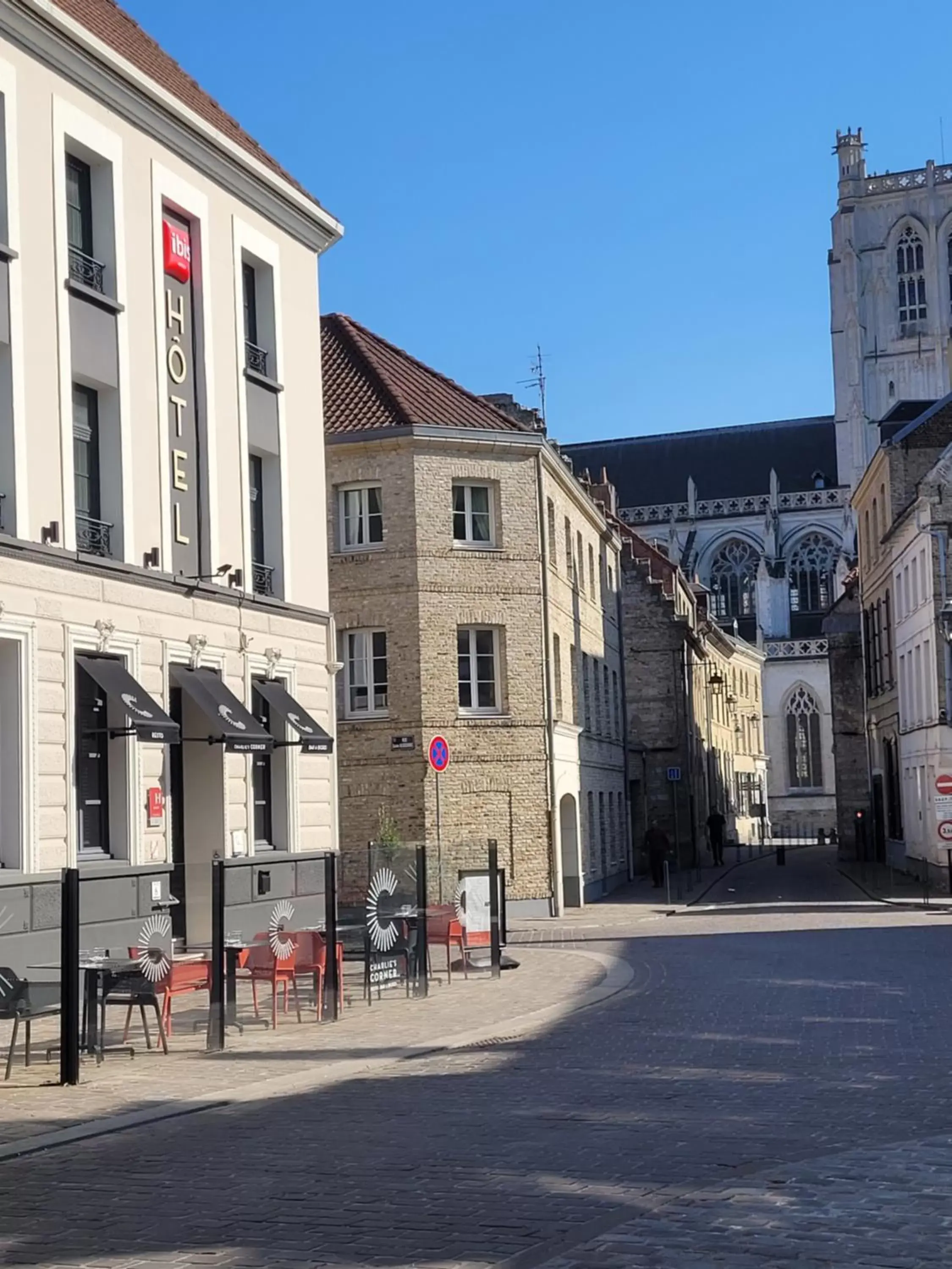 Street view, Neighborhood in ibis Saint-Omer Centre