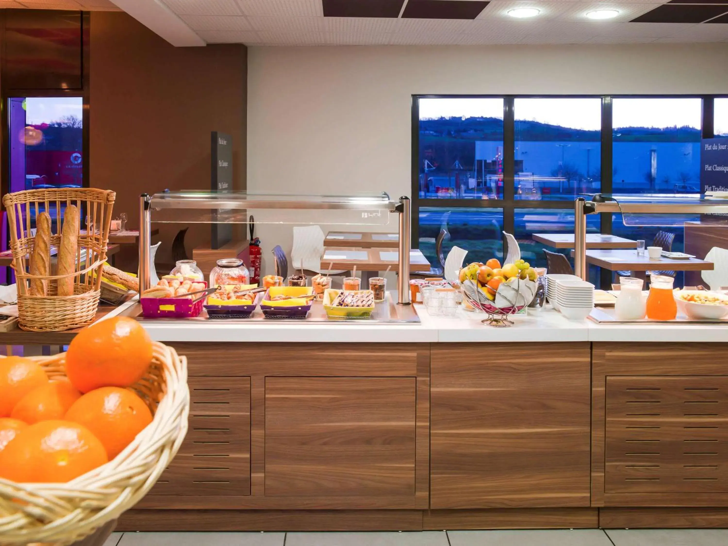 Restaurant/places to eat in ibis Styles Castres