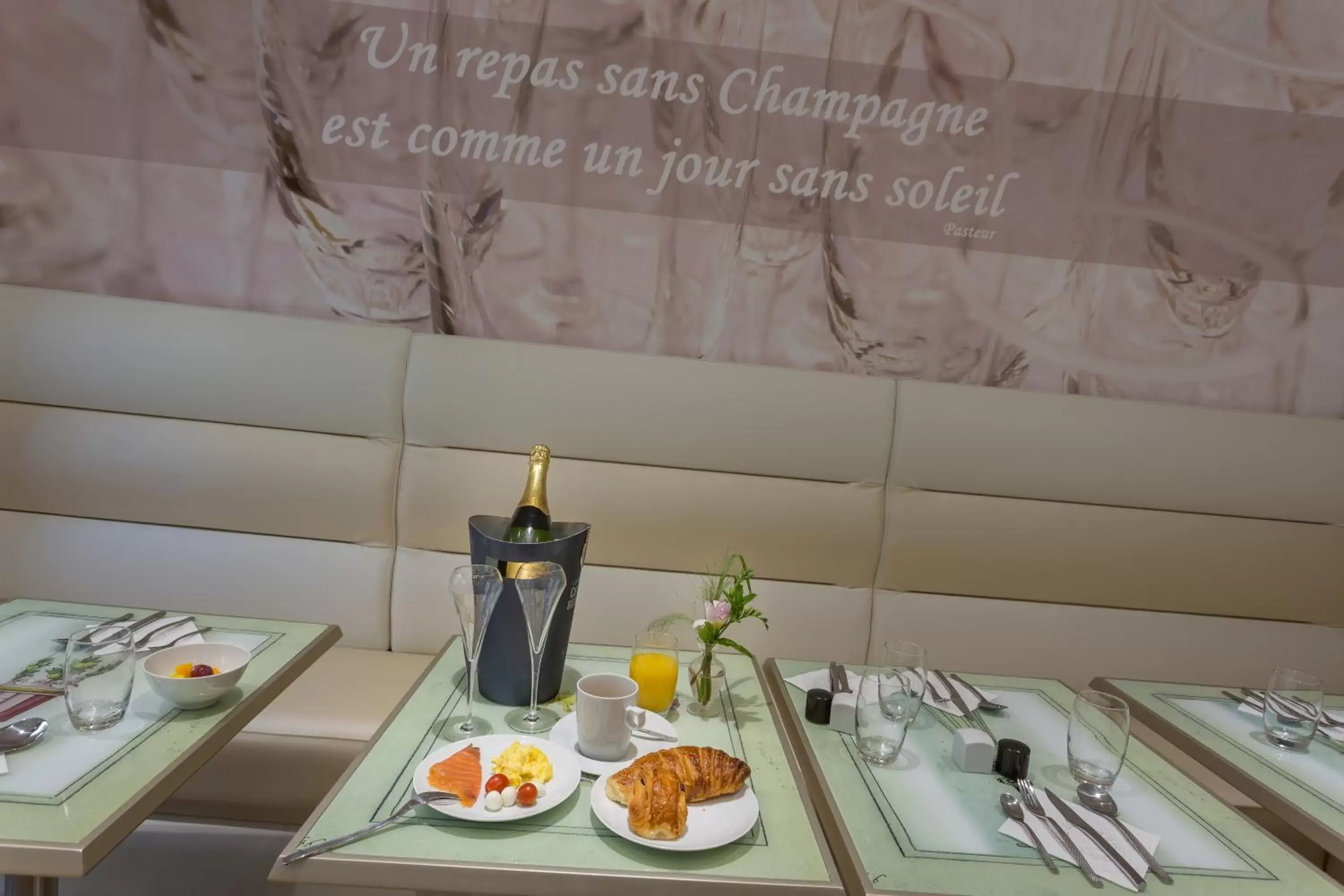 Food in Hotel Les Bulles De Paris