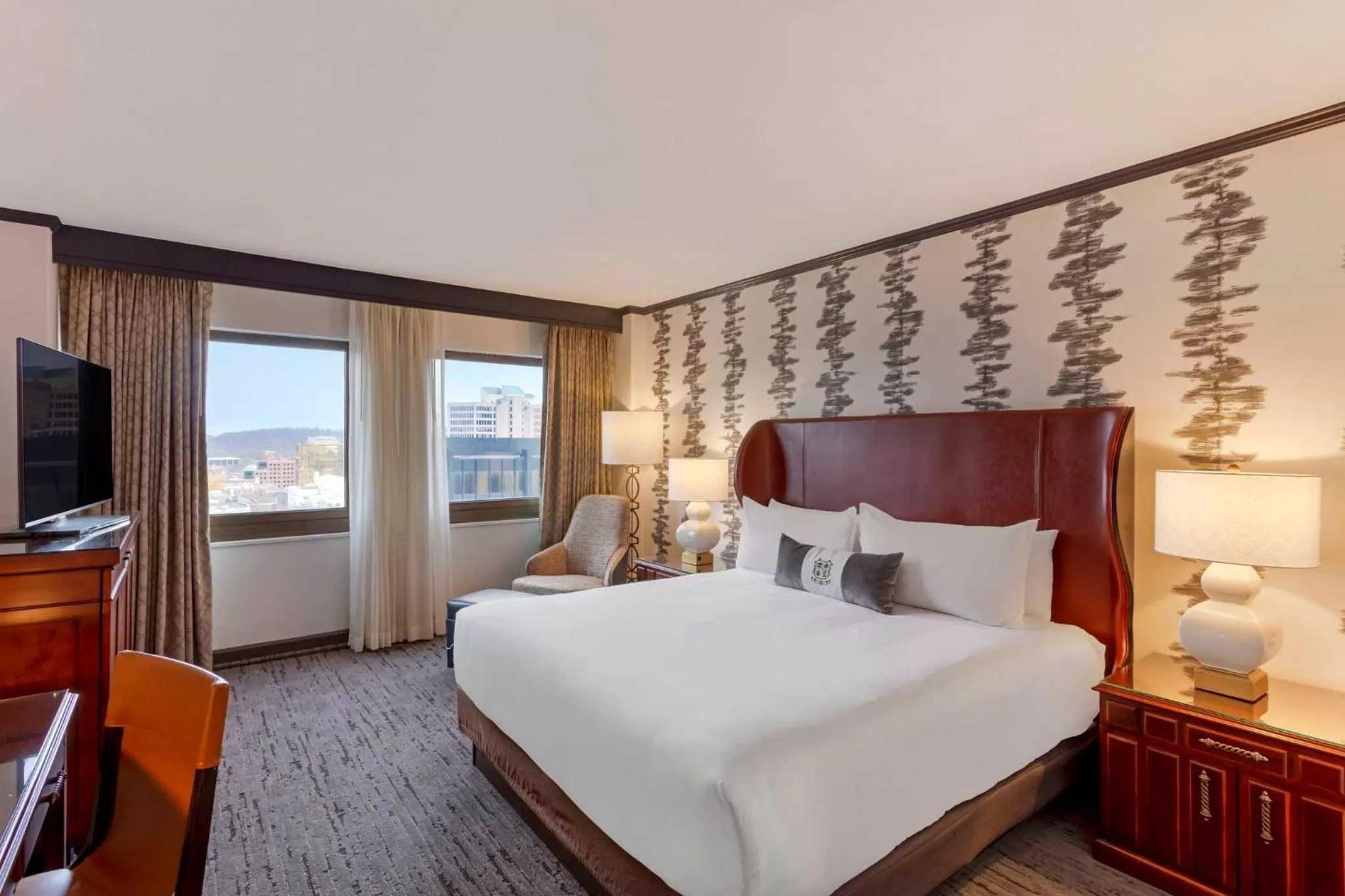 Photo of the whole room, Bed in Omni New Haven Hotel at Yale