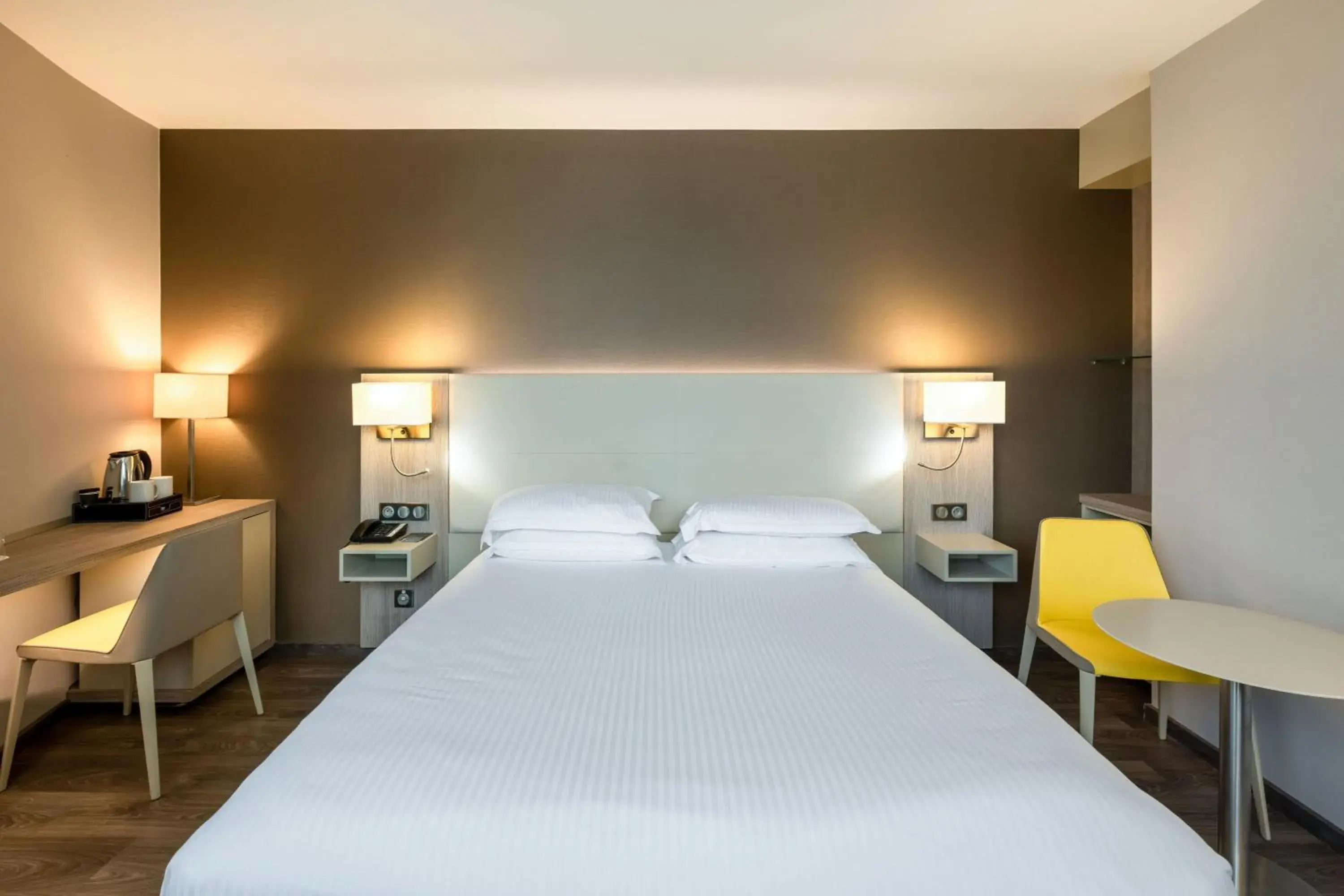 Photo of the whole room, Bed in AC Hotel by Marriott Marseille Prado Vélodrome