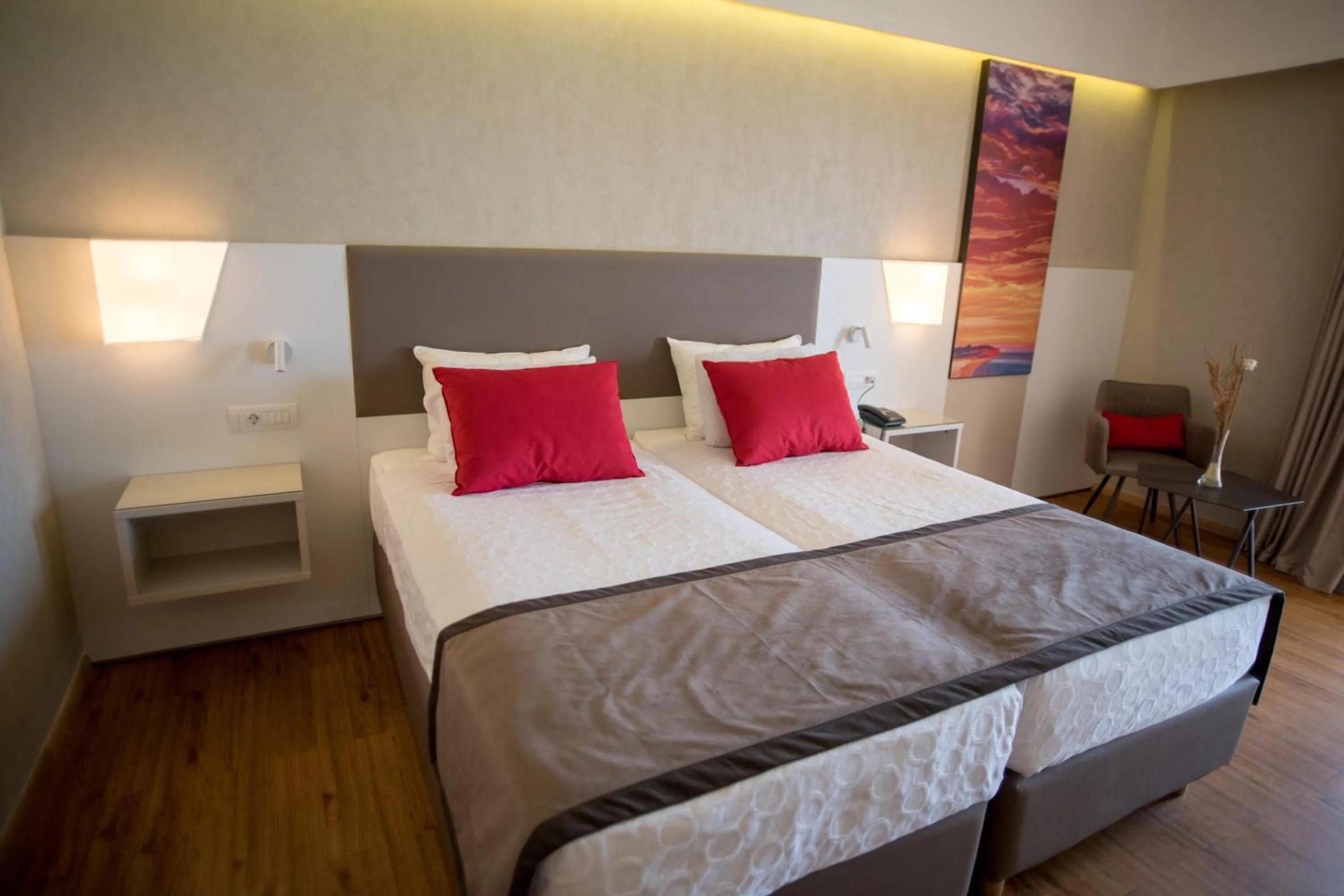 Photo of the whole room, Bed in Ramada Plaza by Wyndham Thraki