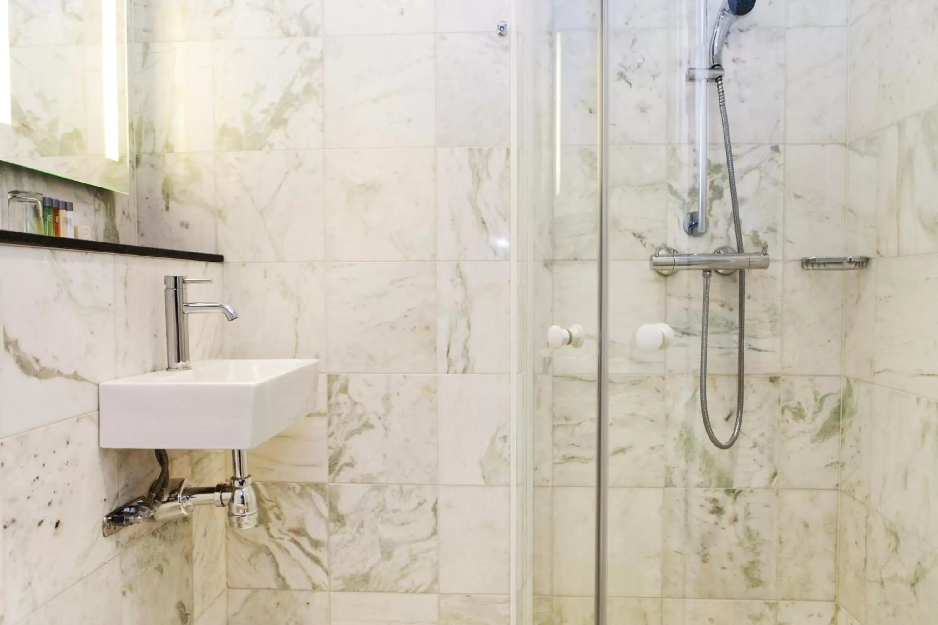 Shower, Bathroom in Elite Hotel Knaust