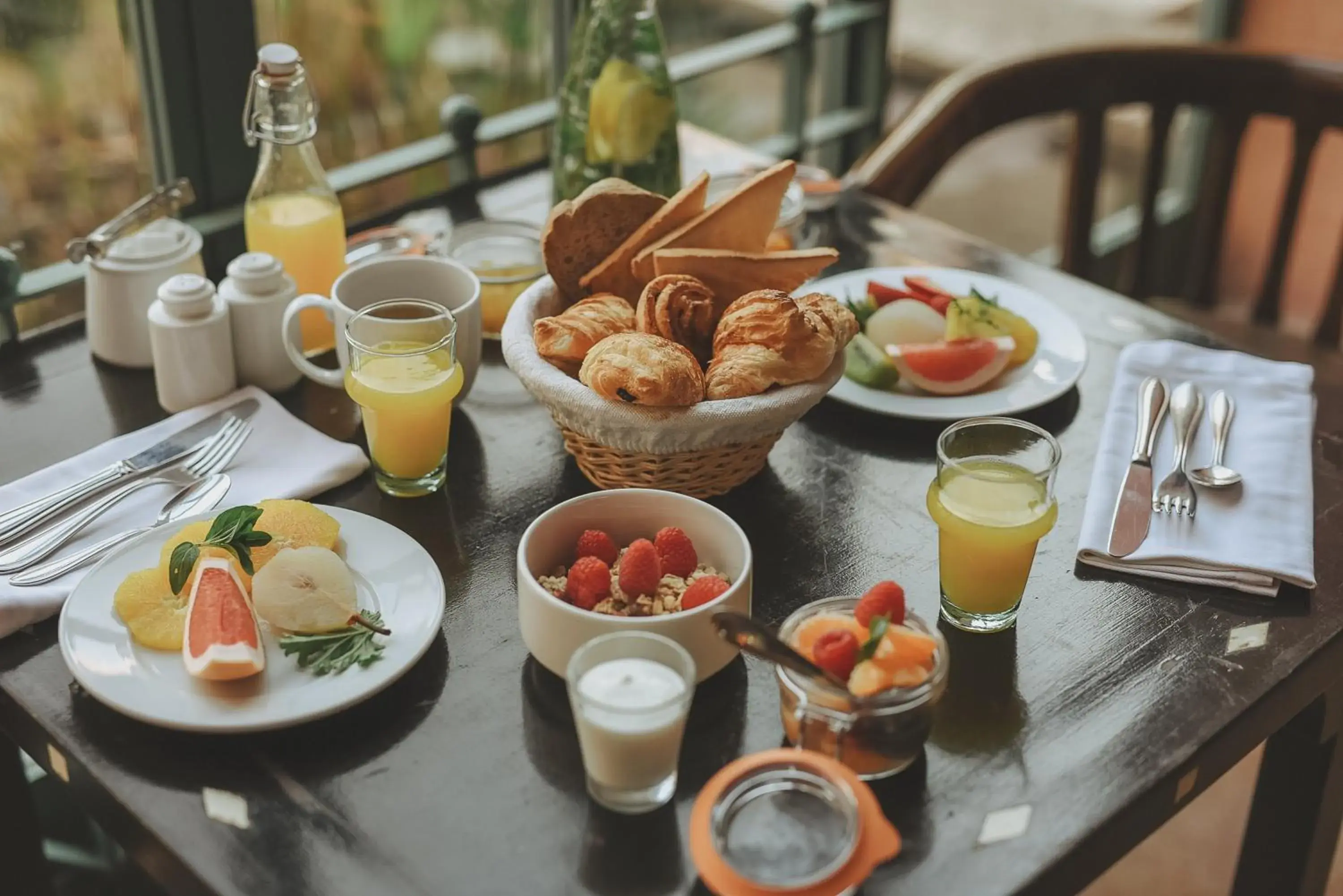 Meals, Breakfast in Les Deux Tours