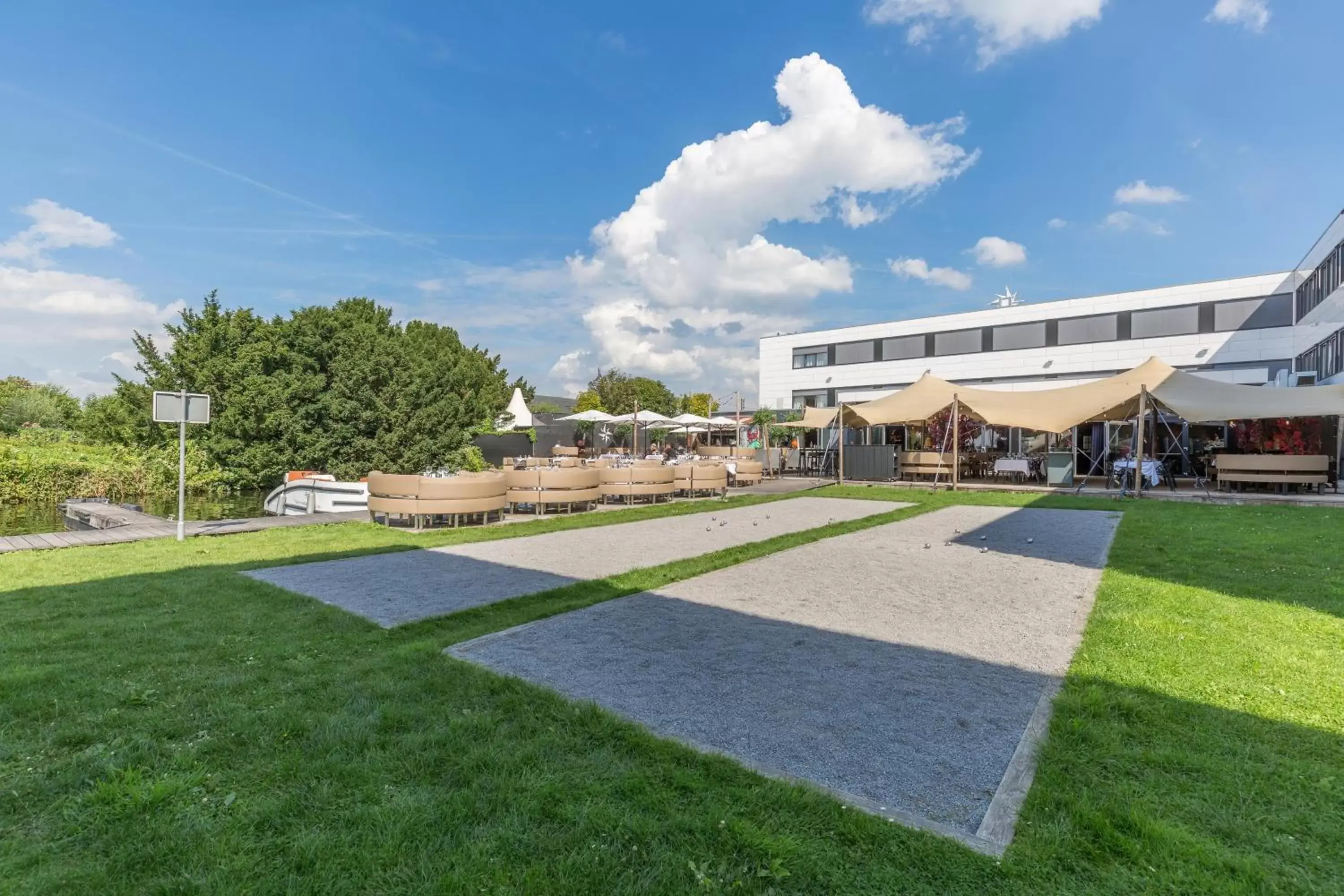 Garden, Property Building in Leonardo Hotel Vinkeveen Amsterdam