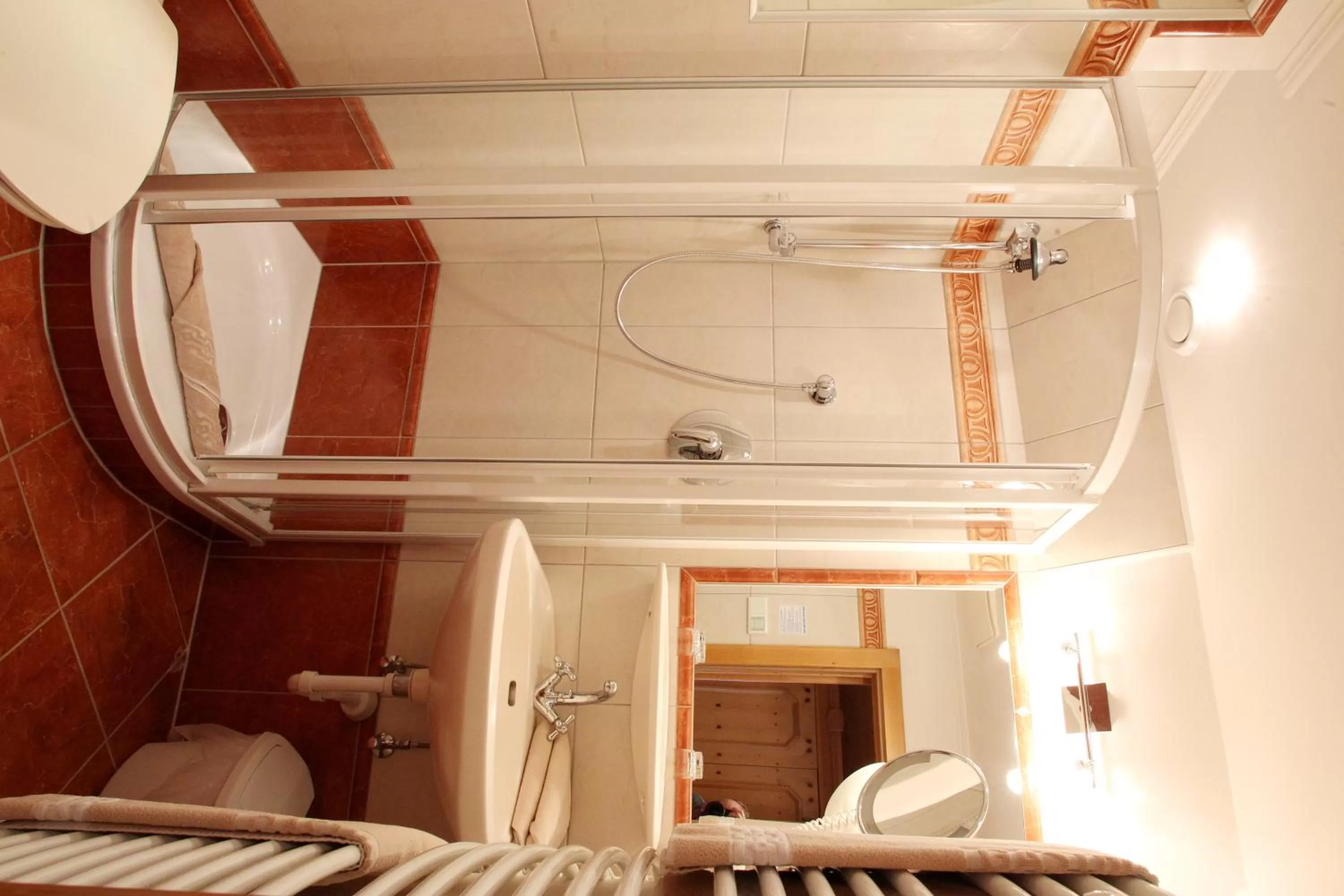 Bathroom in Hotel Neuwirt