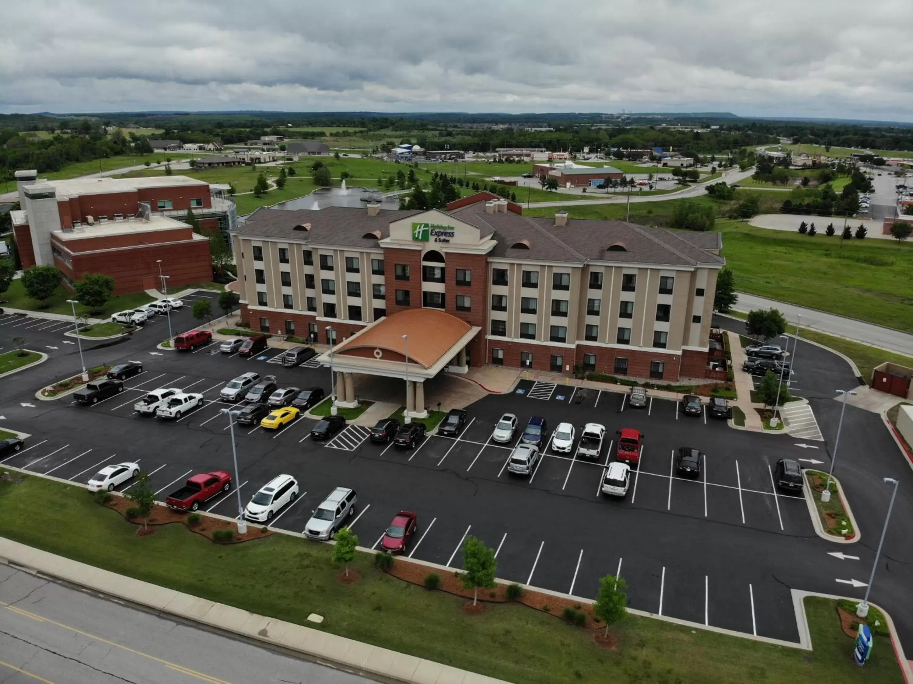 Property building, Bird's-eye View in Holiday Inn Express & Suites Glenpool, an IHG Hotel