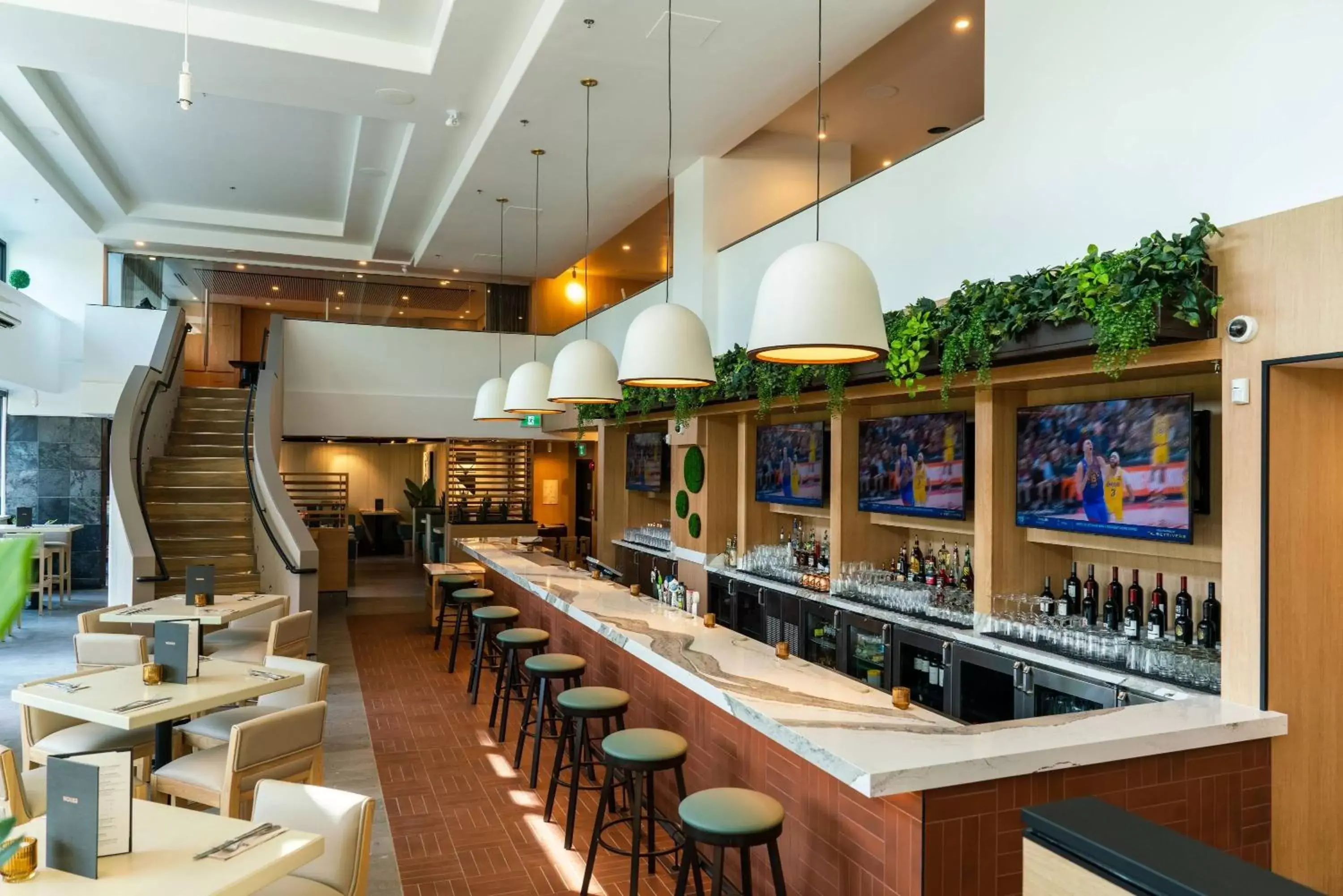Lounge or bar, Restaurant/Places to Eat in Sandman Hotel Vancouver Downtown