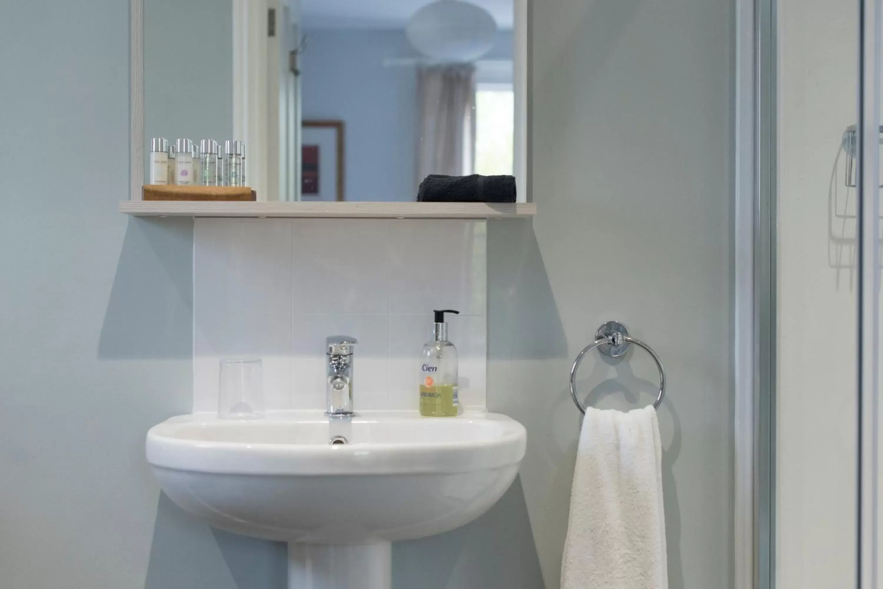 Bathroom in Holbein House