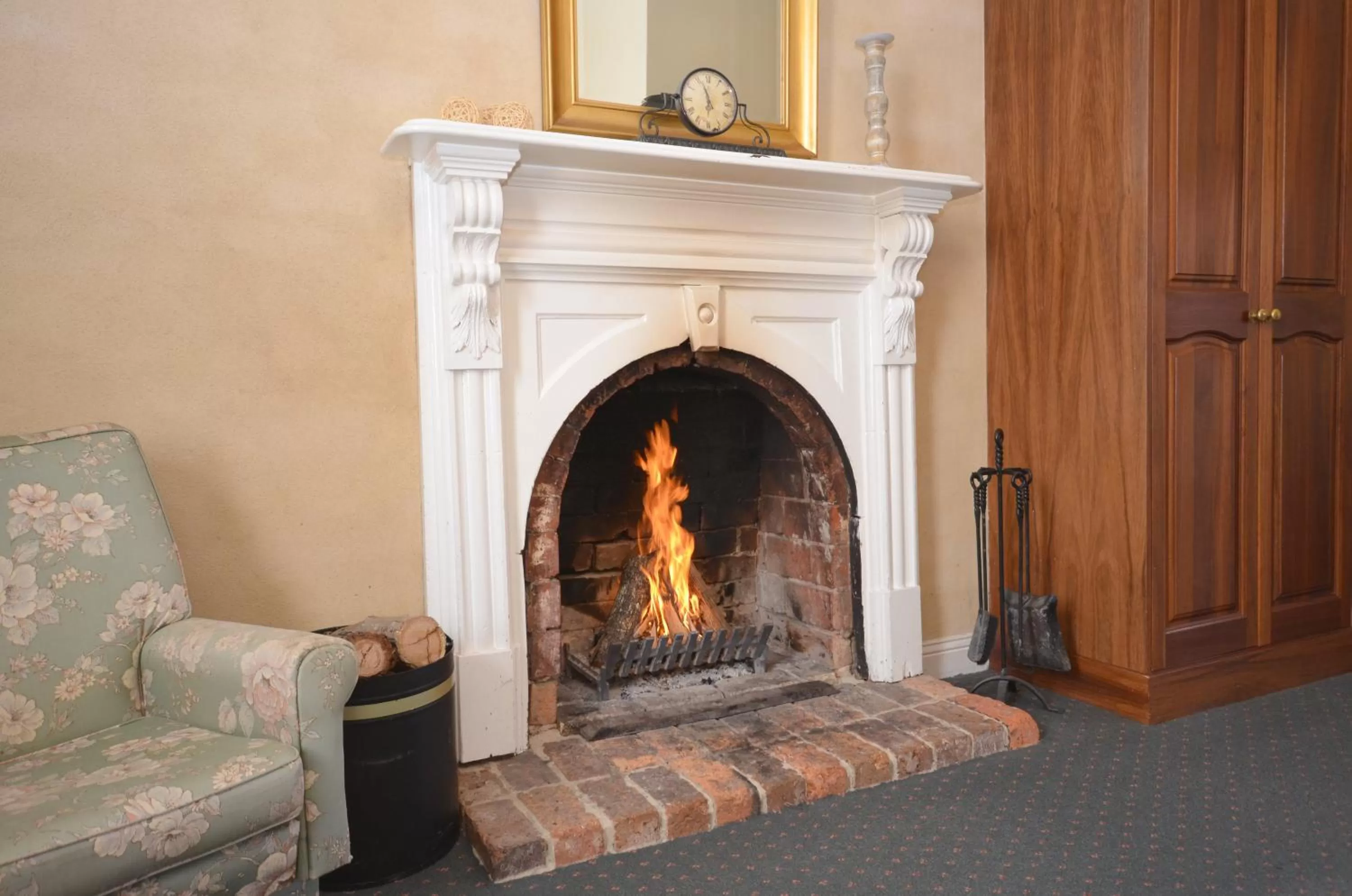 Seating area in Central Springs Inn