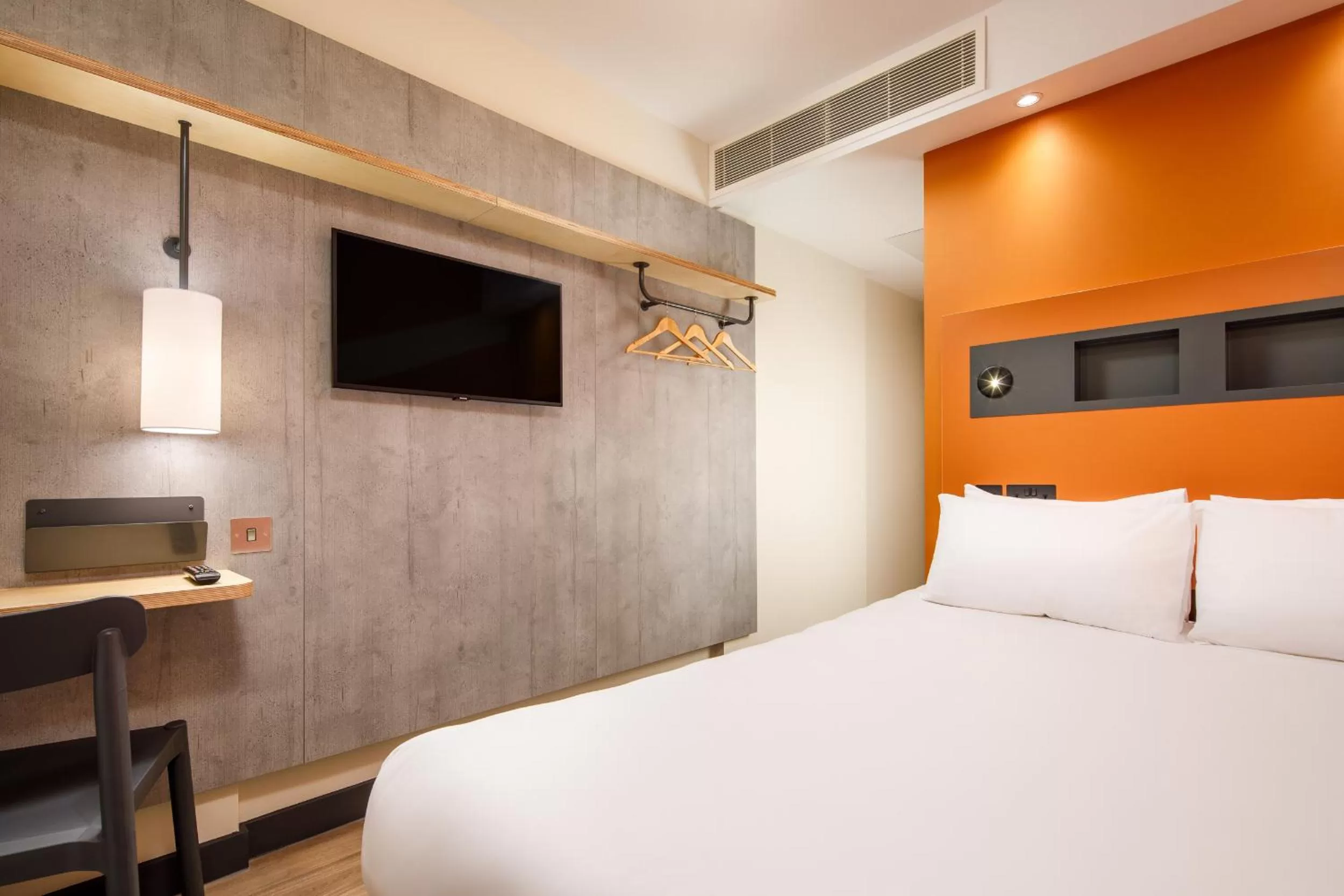 Bed in ibis budget Manchester Airport T2