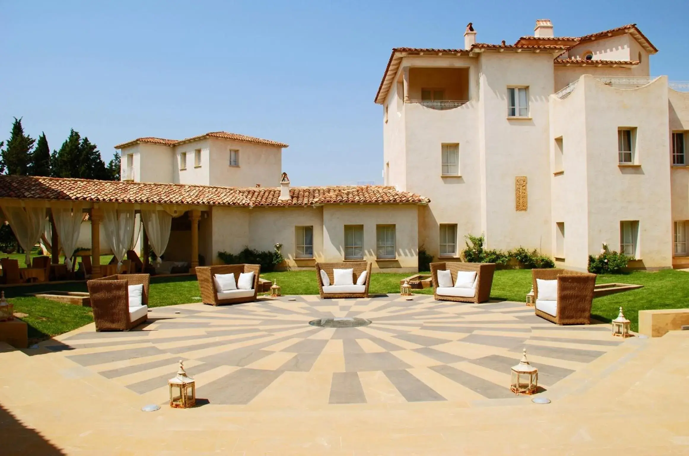 Patio, Property Building in Tartheshotel