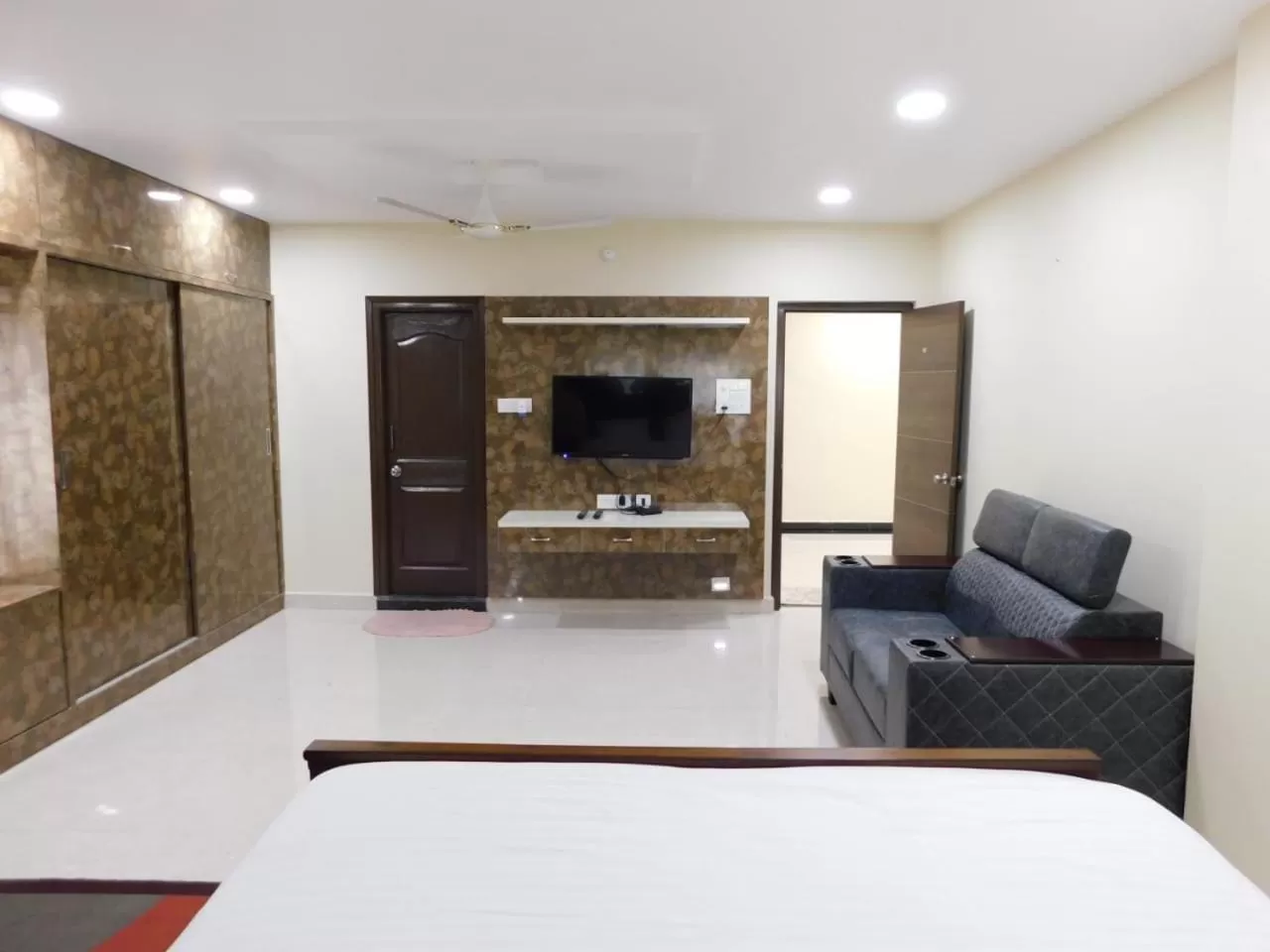 TV and multimedia, Bed in Hotel Voila Atnest Suites Kokapet, Business Hotel