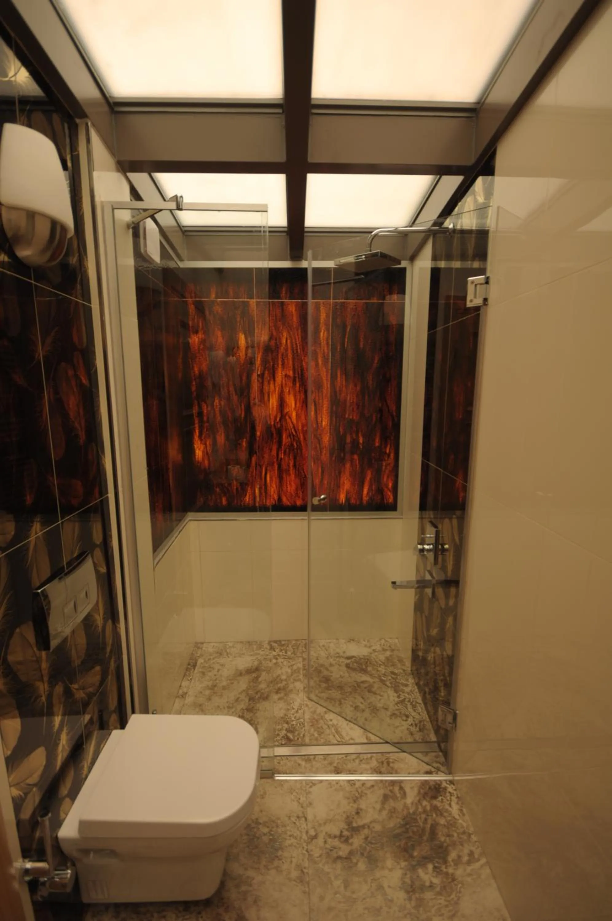 Toilet in Ottopera Hotel