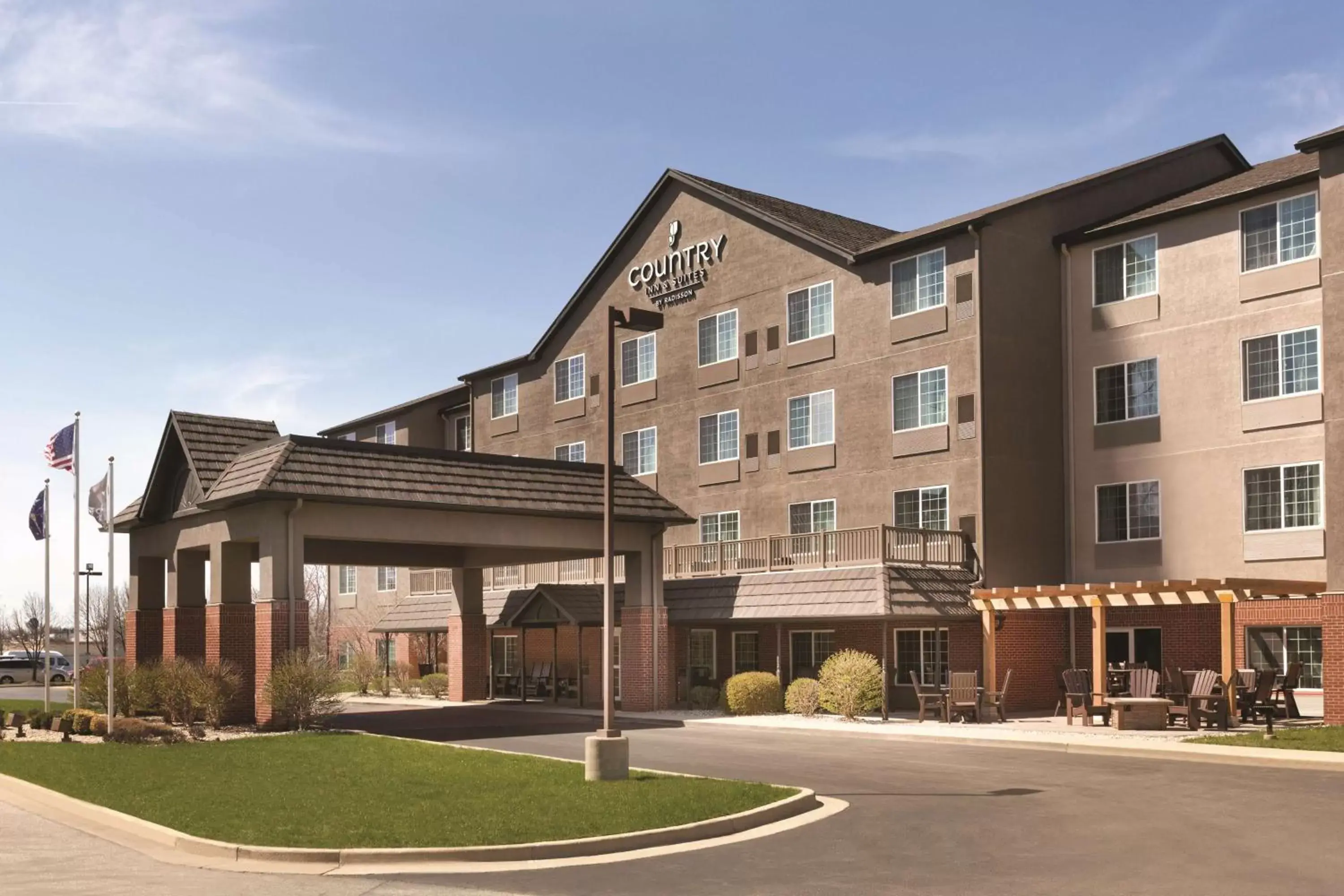 Property building in Country Inn & Suites by Radisson, Indianapolis Airport South, IN