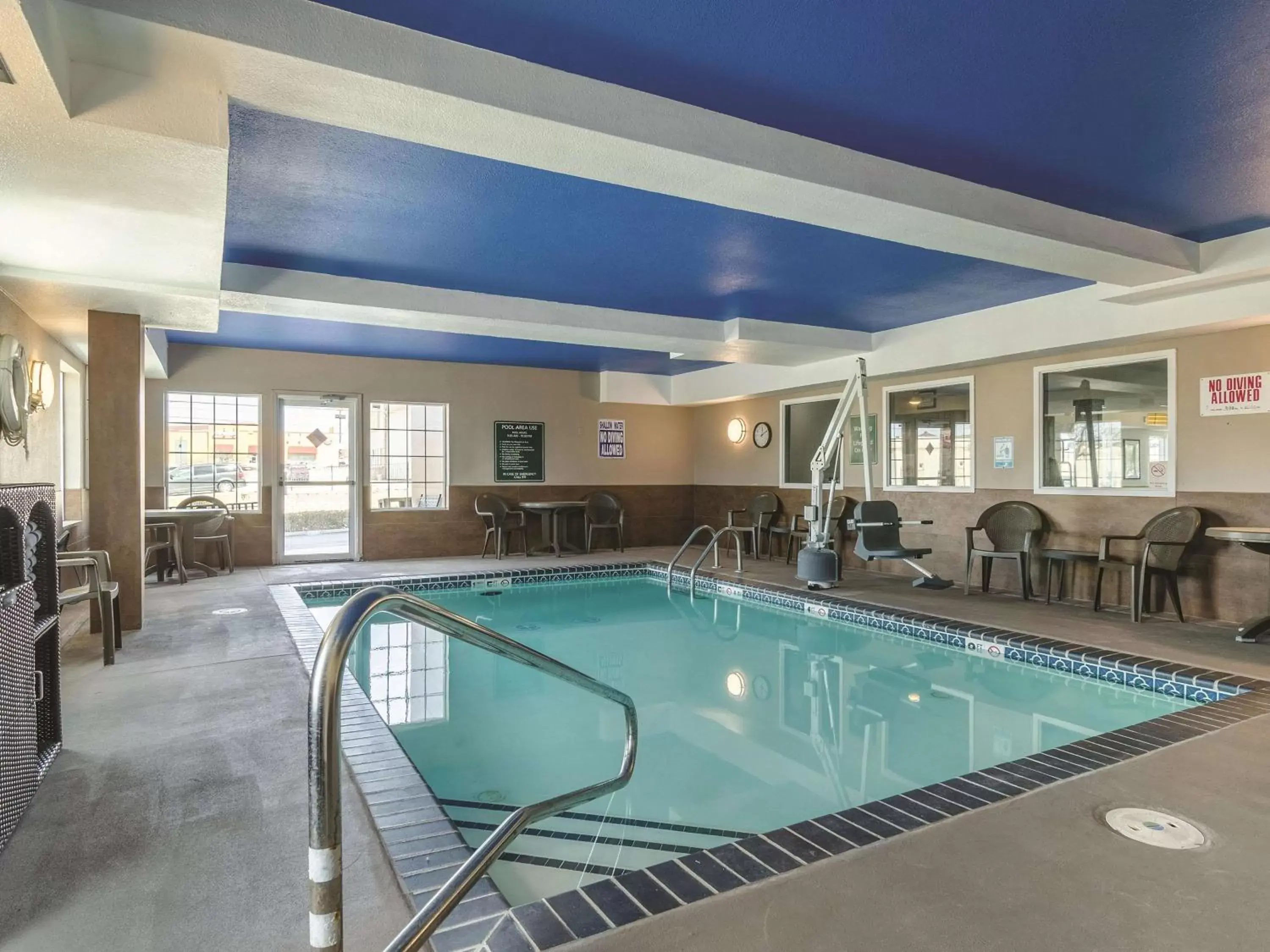 Activities, Swimming Pool in La Quinta by Wyndham Kansas City Airport