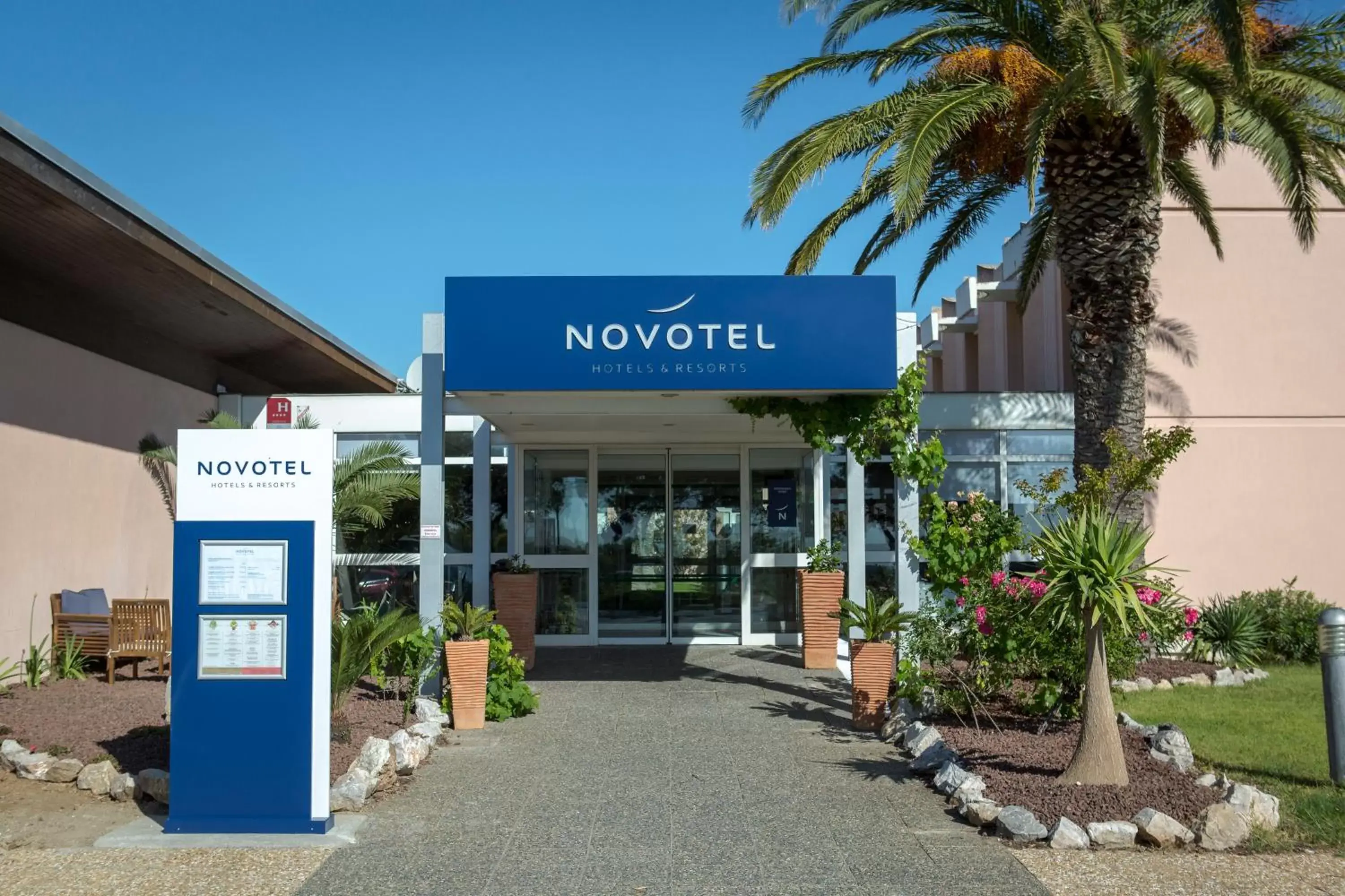 Lobby or reception in Novotel Perpignan Nord Rivesaltes