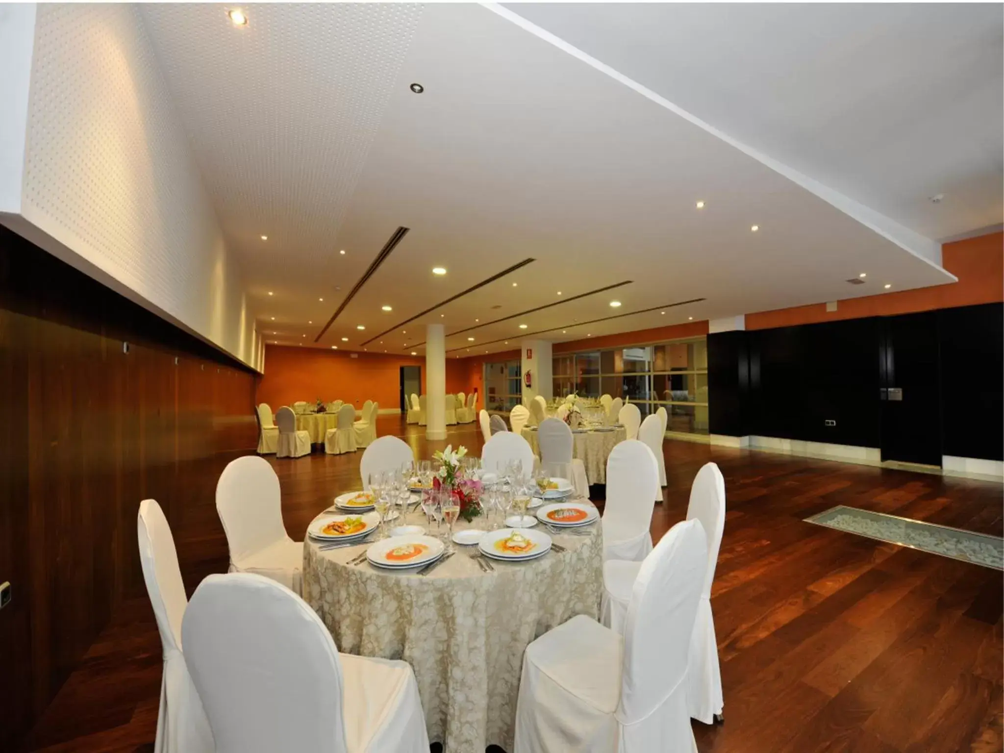 Restaurant/places to eat, Banquet Facilities in Hotel Salobreña Suites