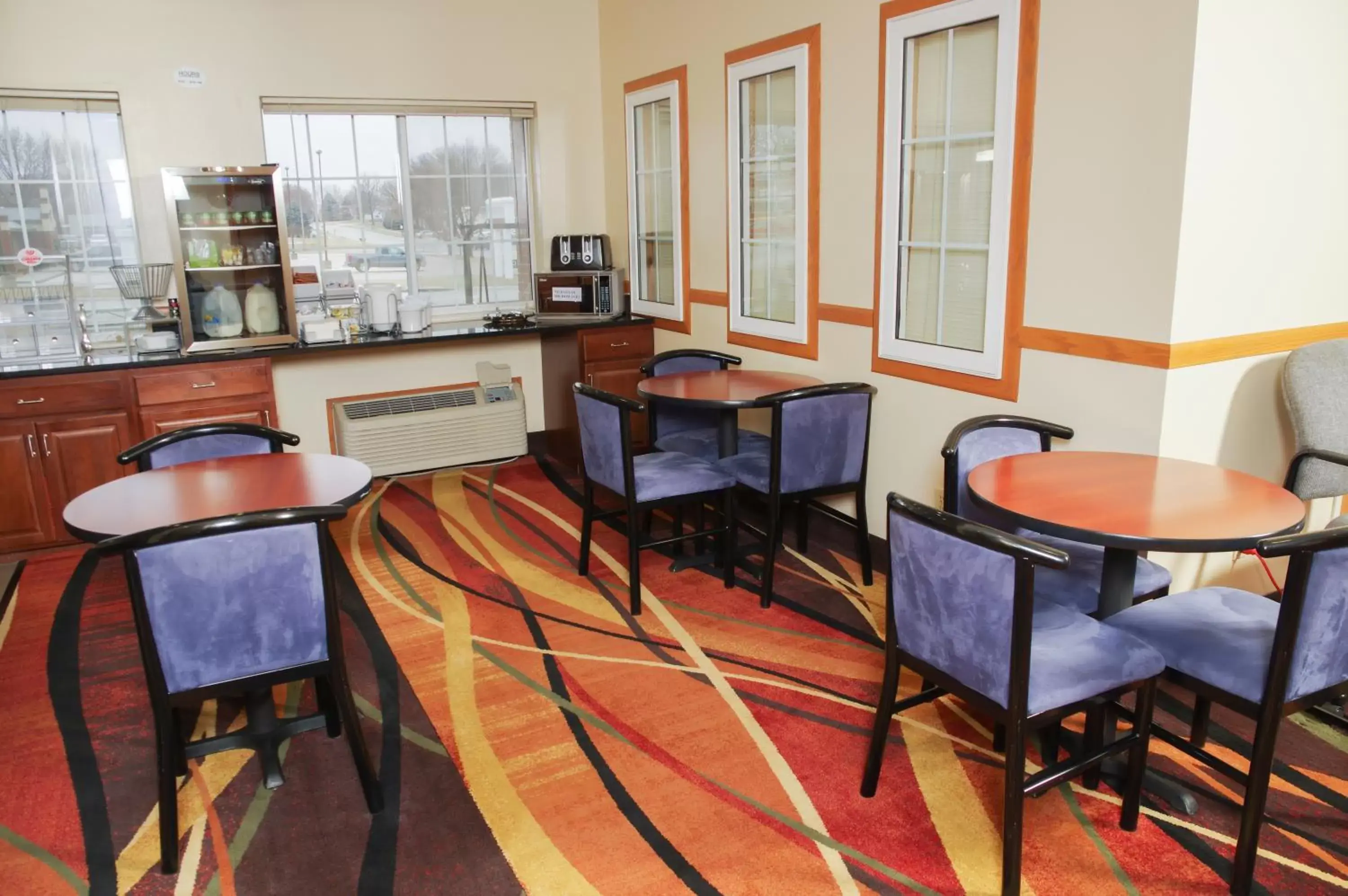 Restaurant/Places to Eat in DUTCH INN AND SUITES