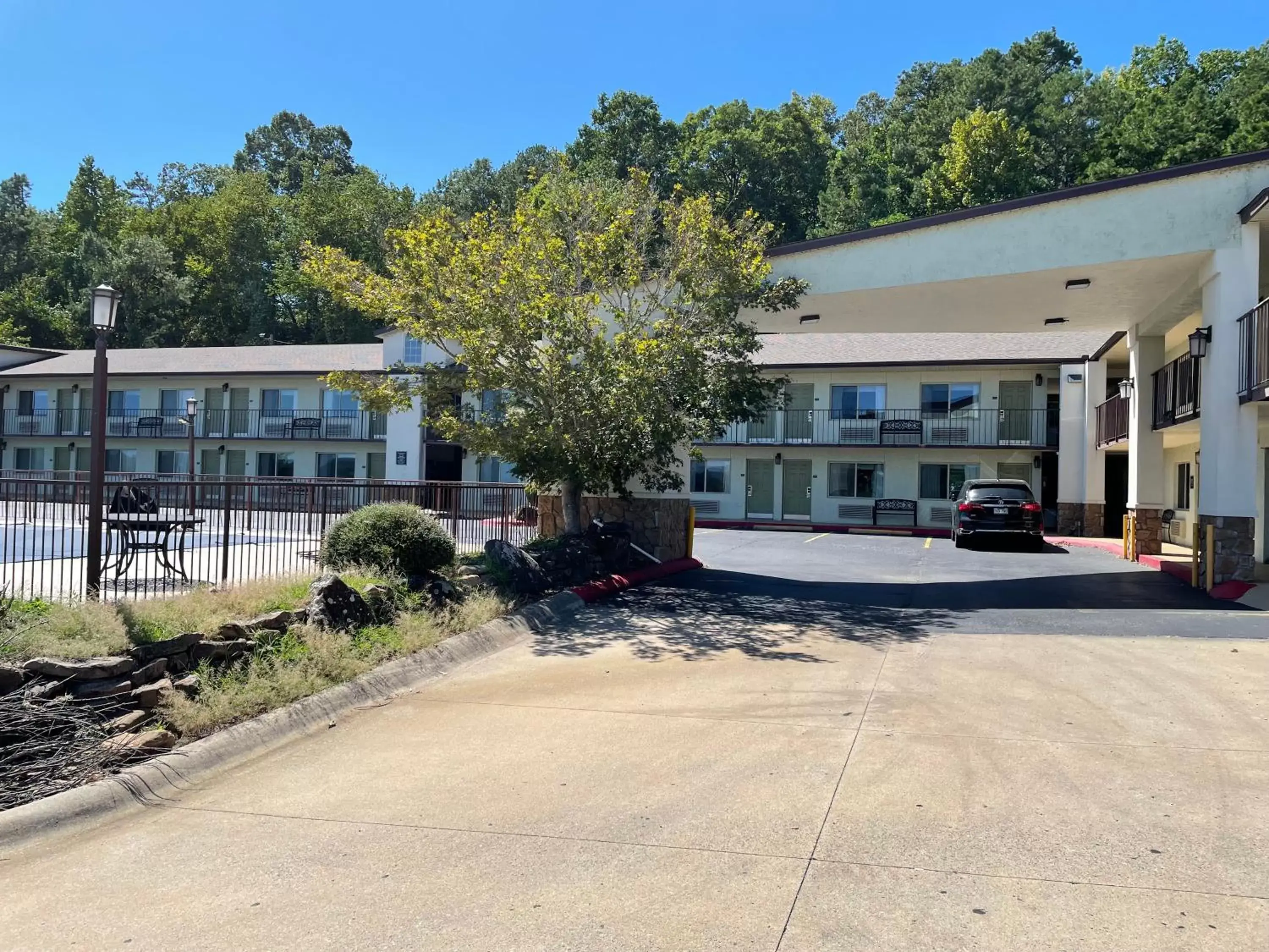 Property building in Quality Inn Clinton North Property building in Quality Inn Clinton North