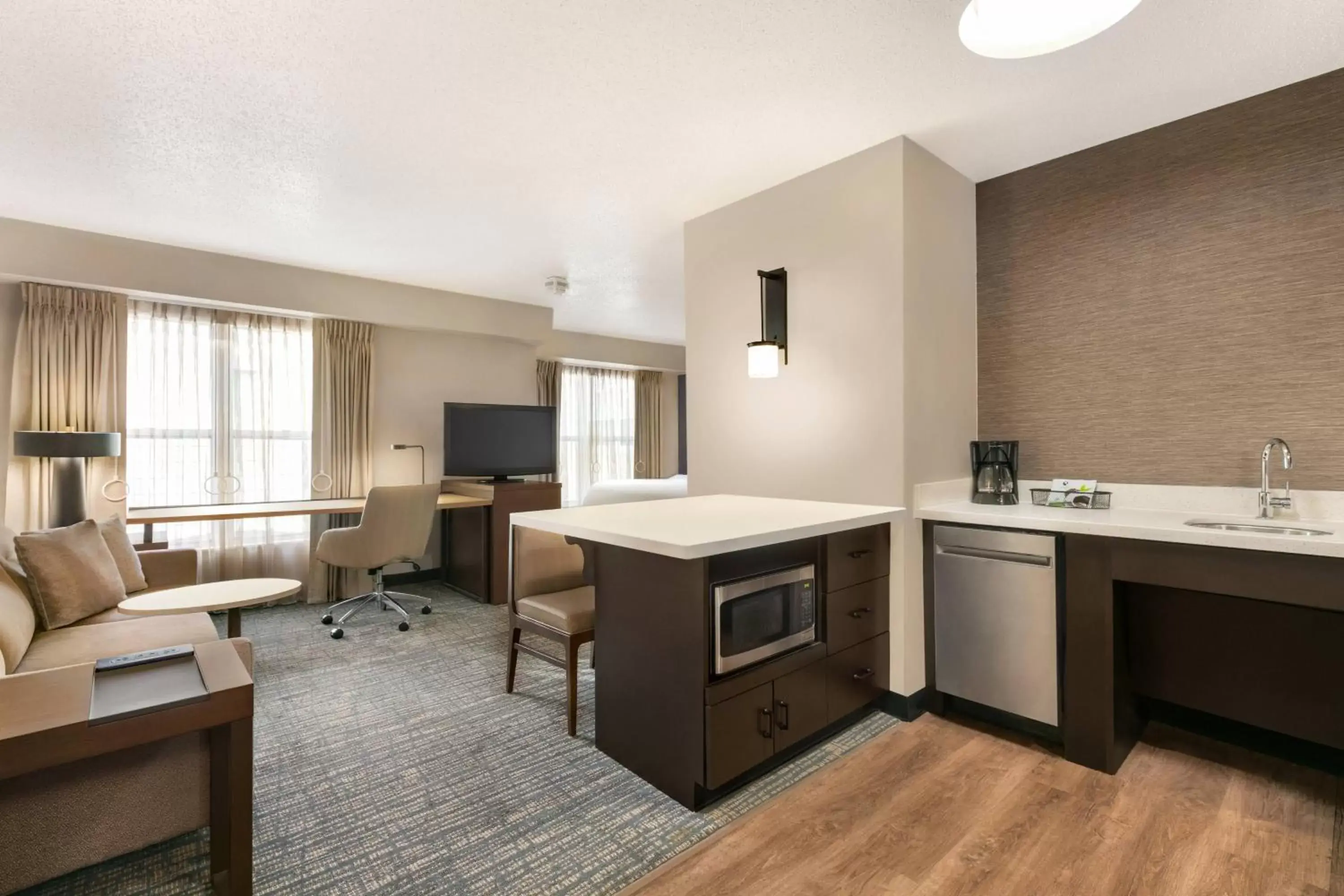 Photo of the whole room, Kitchen/Kitchenette in Residence Inn by Marriott West Springfield