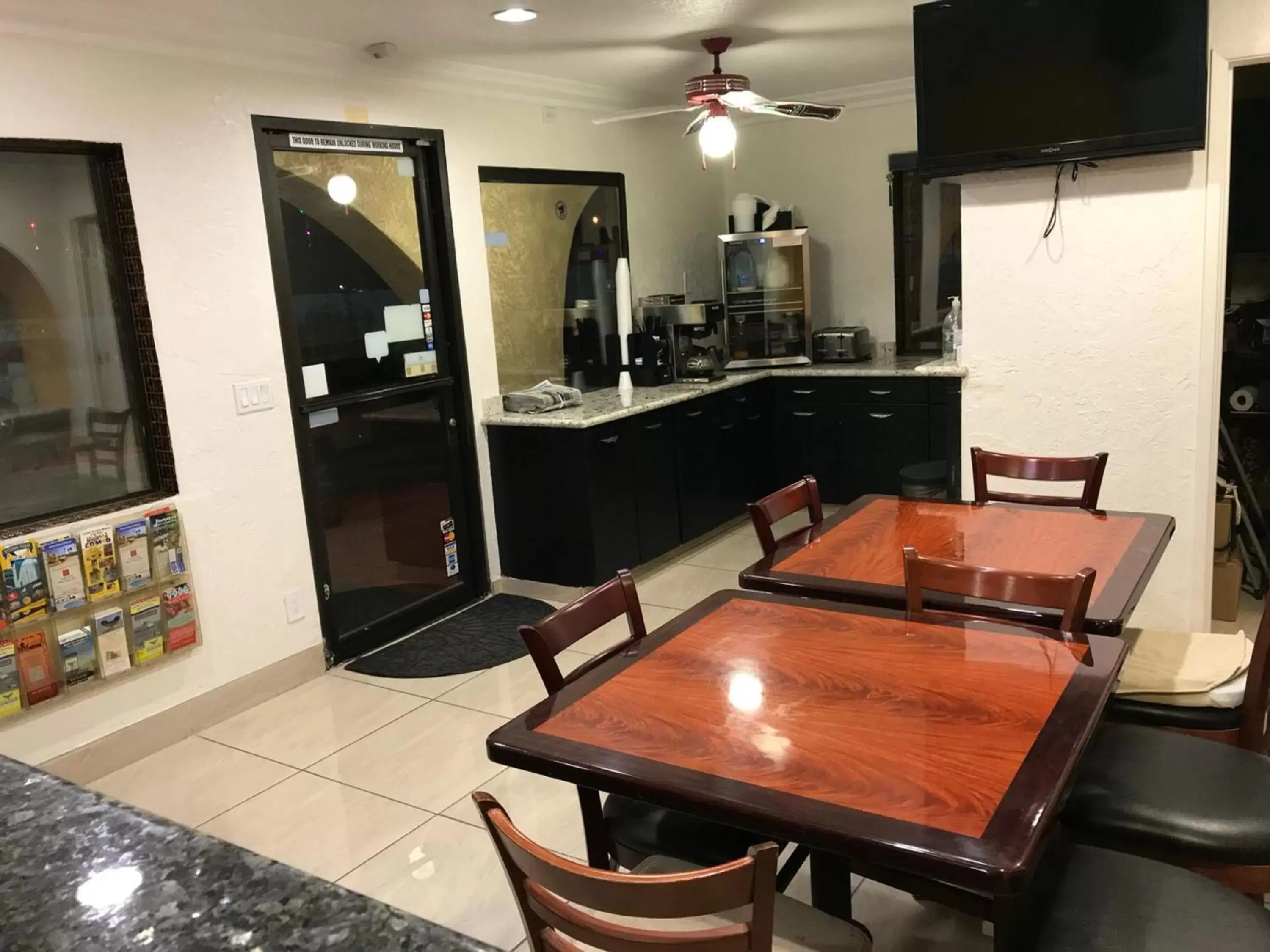 Restaurant/Places to Eat in Americas Best Value Inn and Suites -Yucca Valley