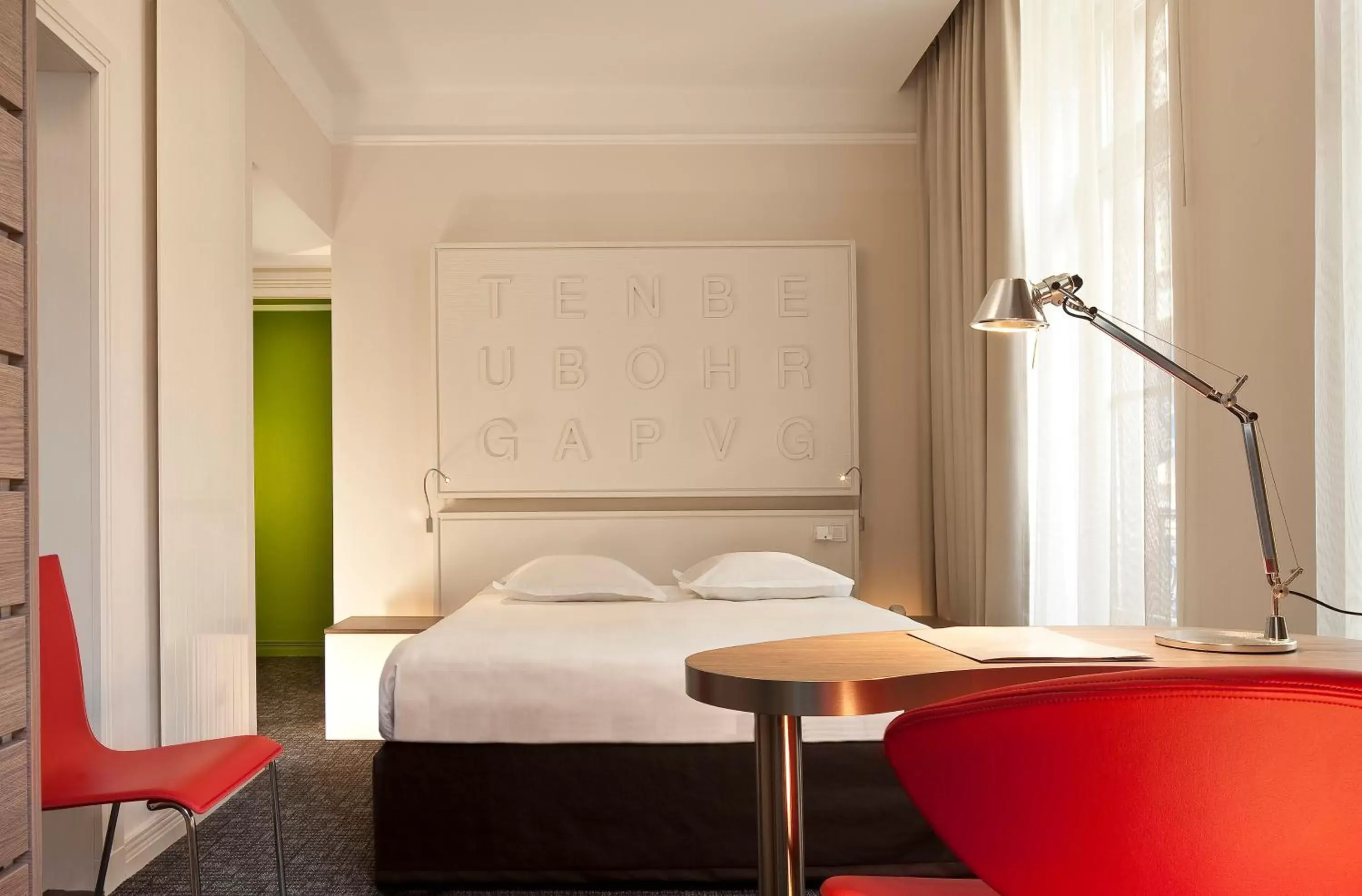 Photo of the whole room, Bed in Hôtel Gutenberg