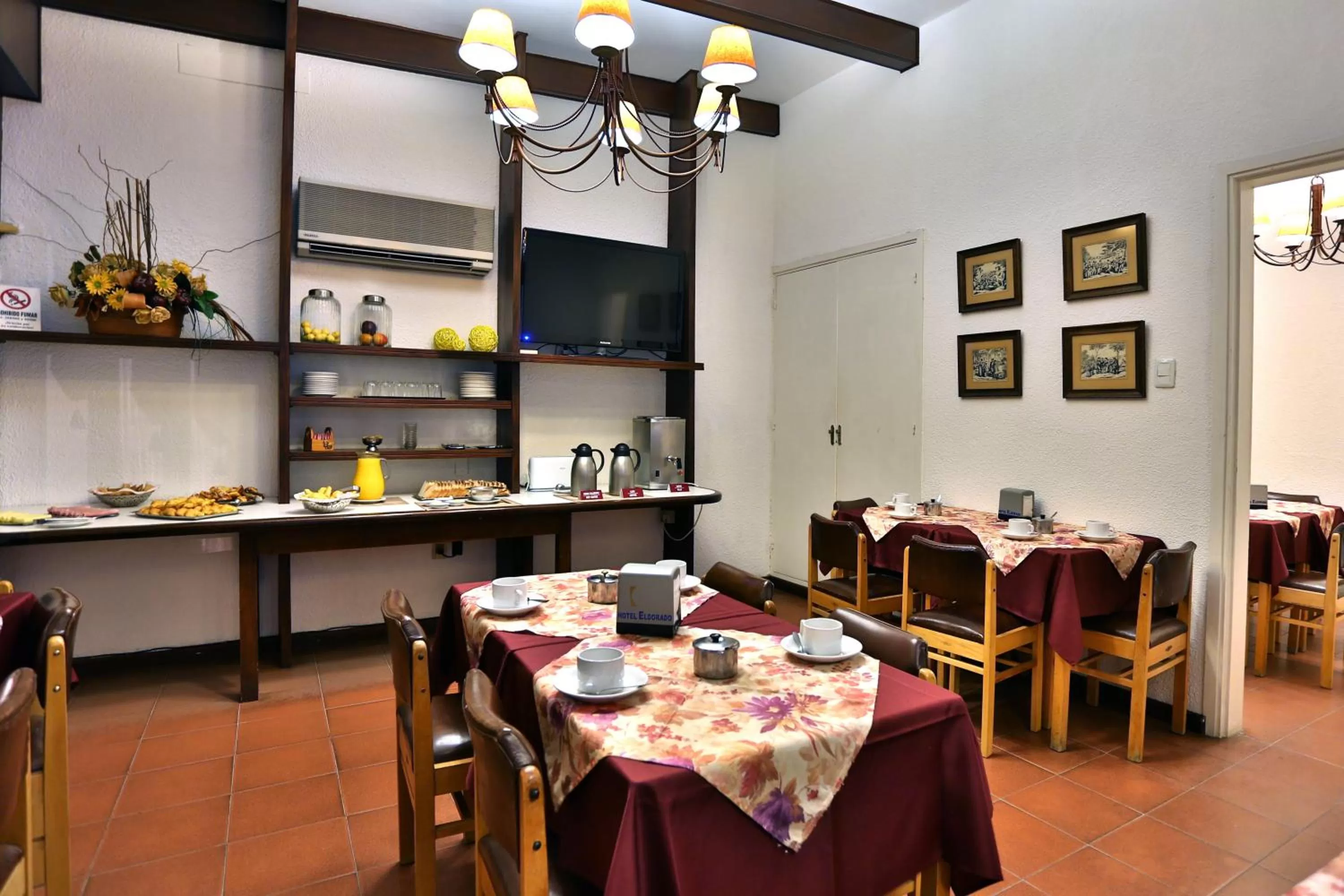 Restaurant/places to eat in Hotel Eldorado