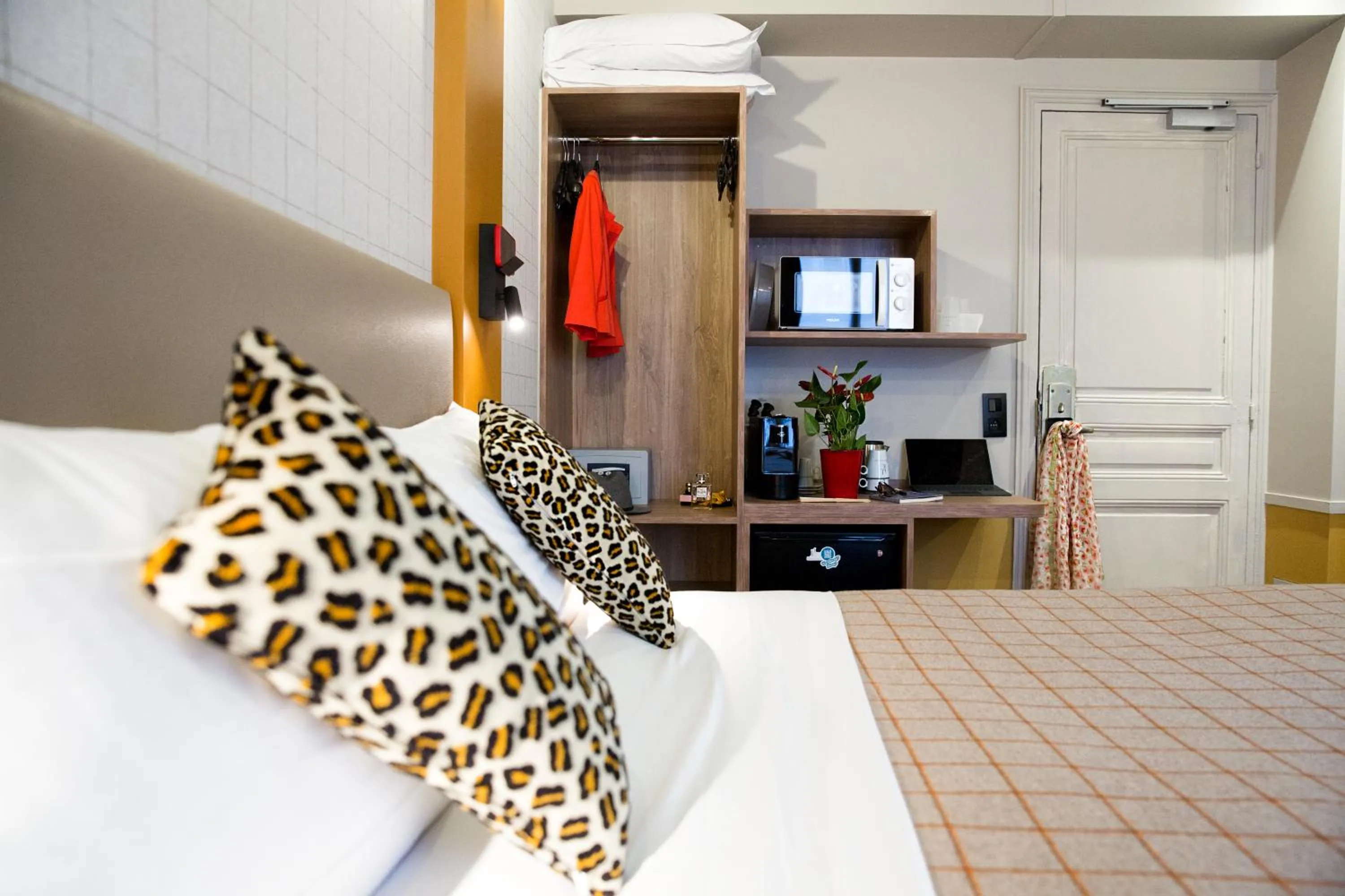 Bed in Hotel Concortel Paris