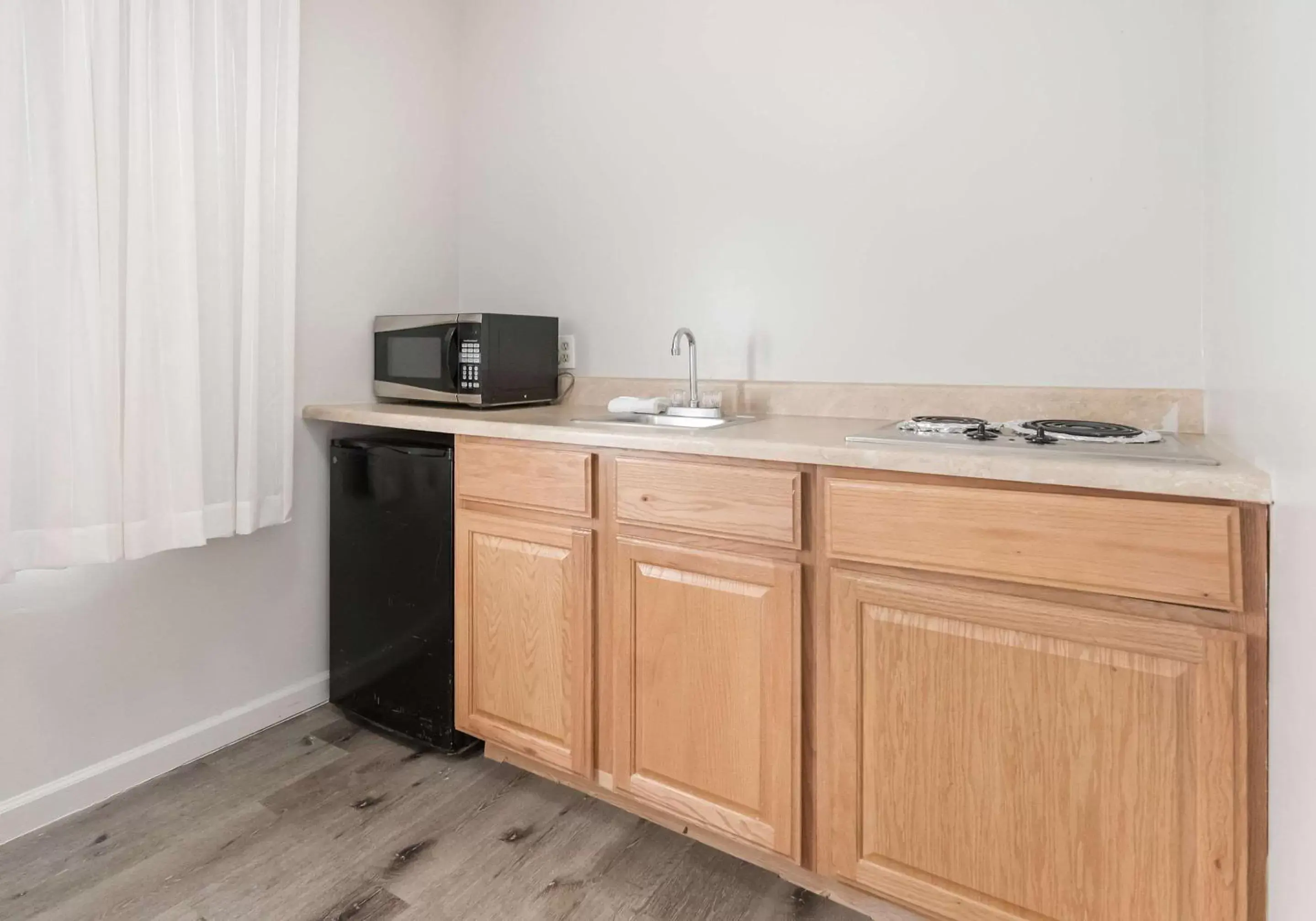 Photo of the whole room, Kitchen/Kitchenette in Quality Inn South Lake Tahoe