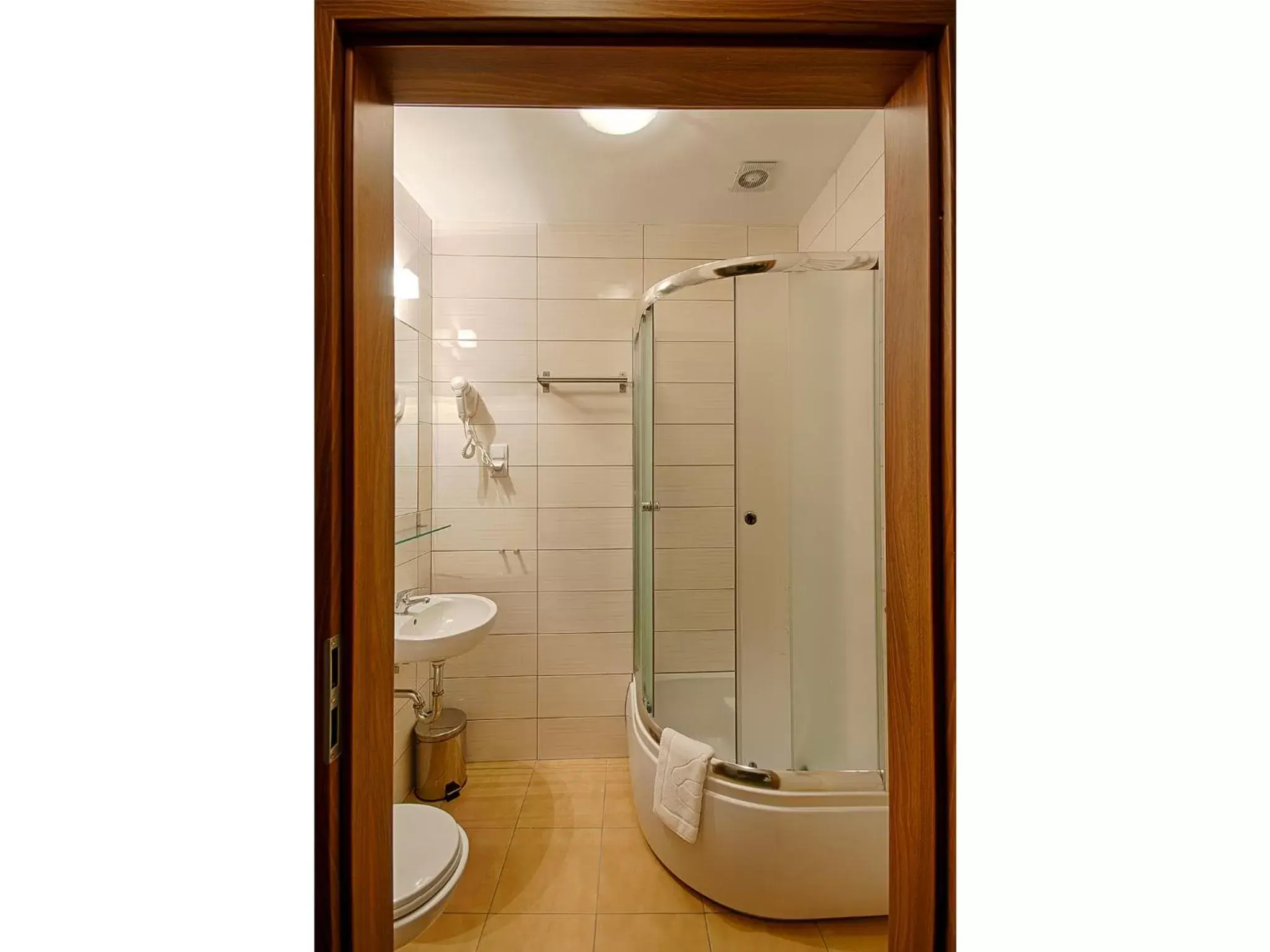 Bathroom in Hotel Yarden by Artery Hotels