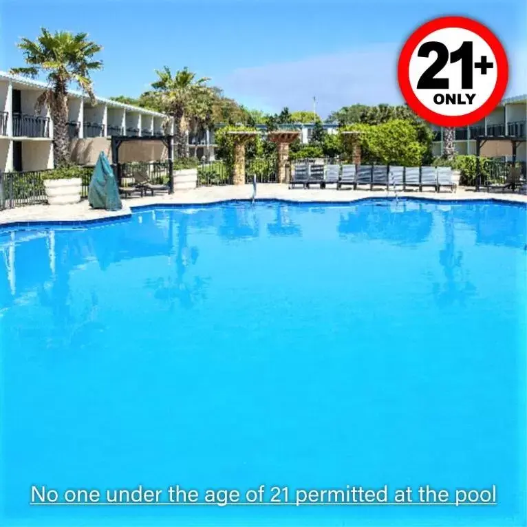 Swimming pool in Royal Holiday Beach Resort