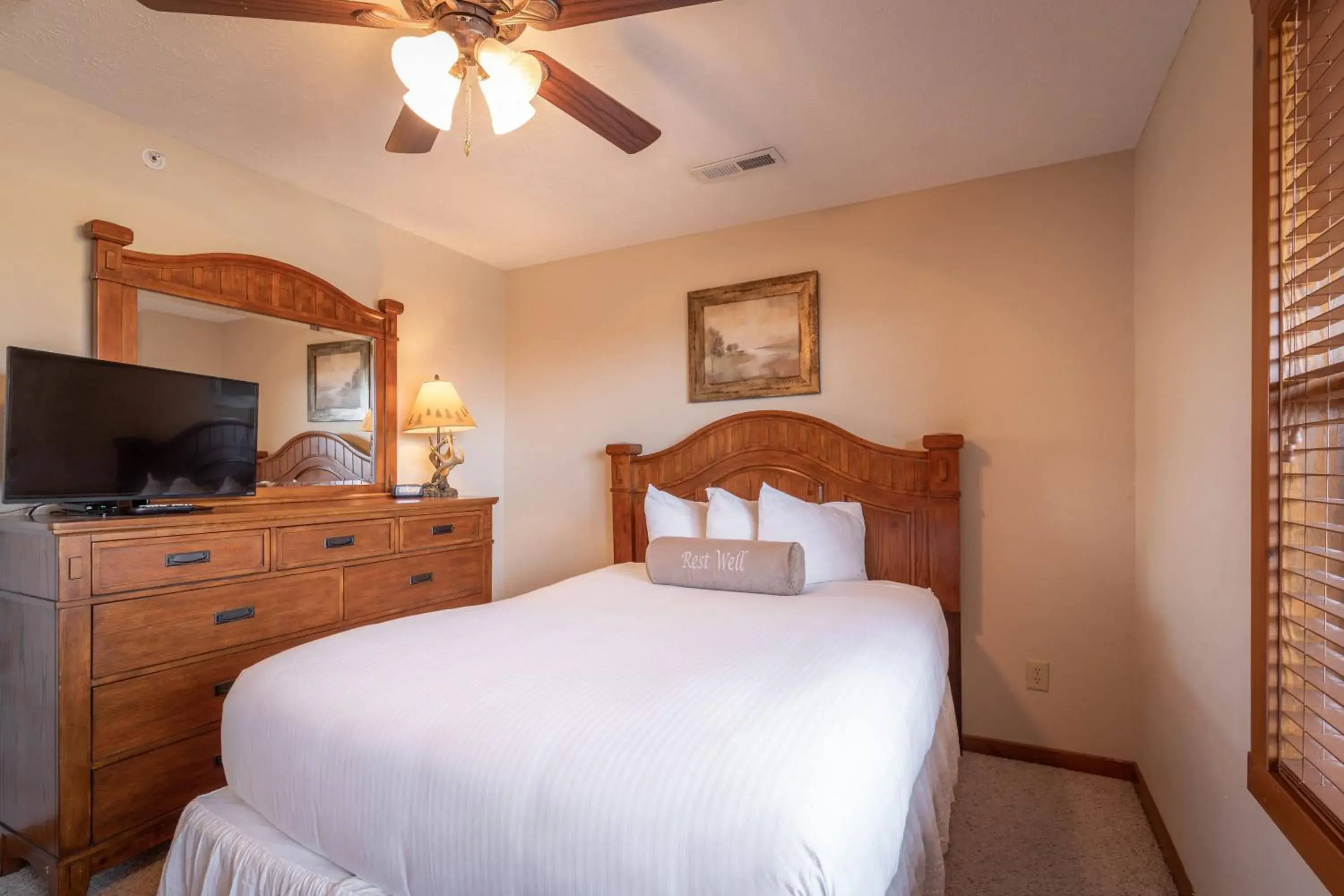 Bedroom, Bed in The Lodges at Table Rock by Capital Vacations