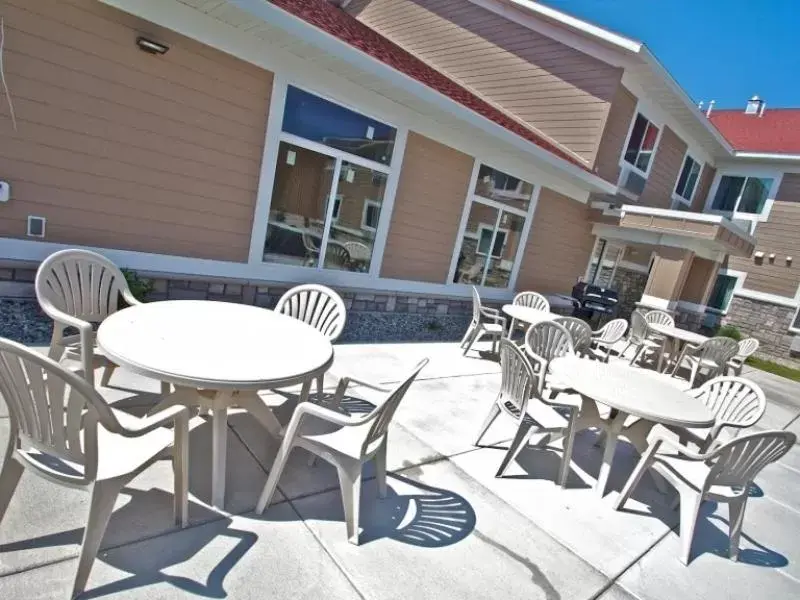 Patio in GrandStay Hotel and Suites Parkers Prairie