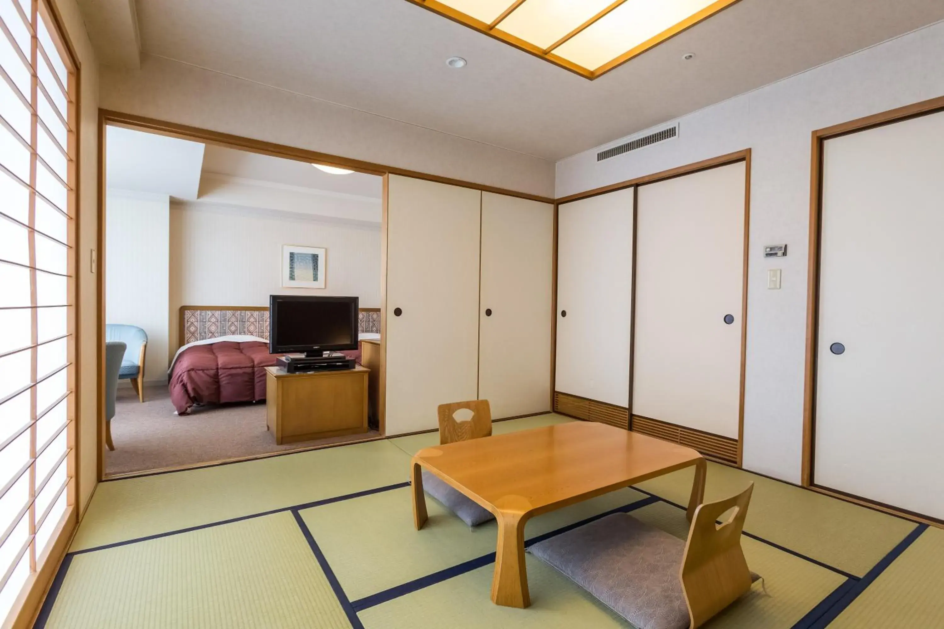 Dining area, Lounge/Bar in Kusatsu Onsen Hotel Village