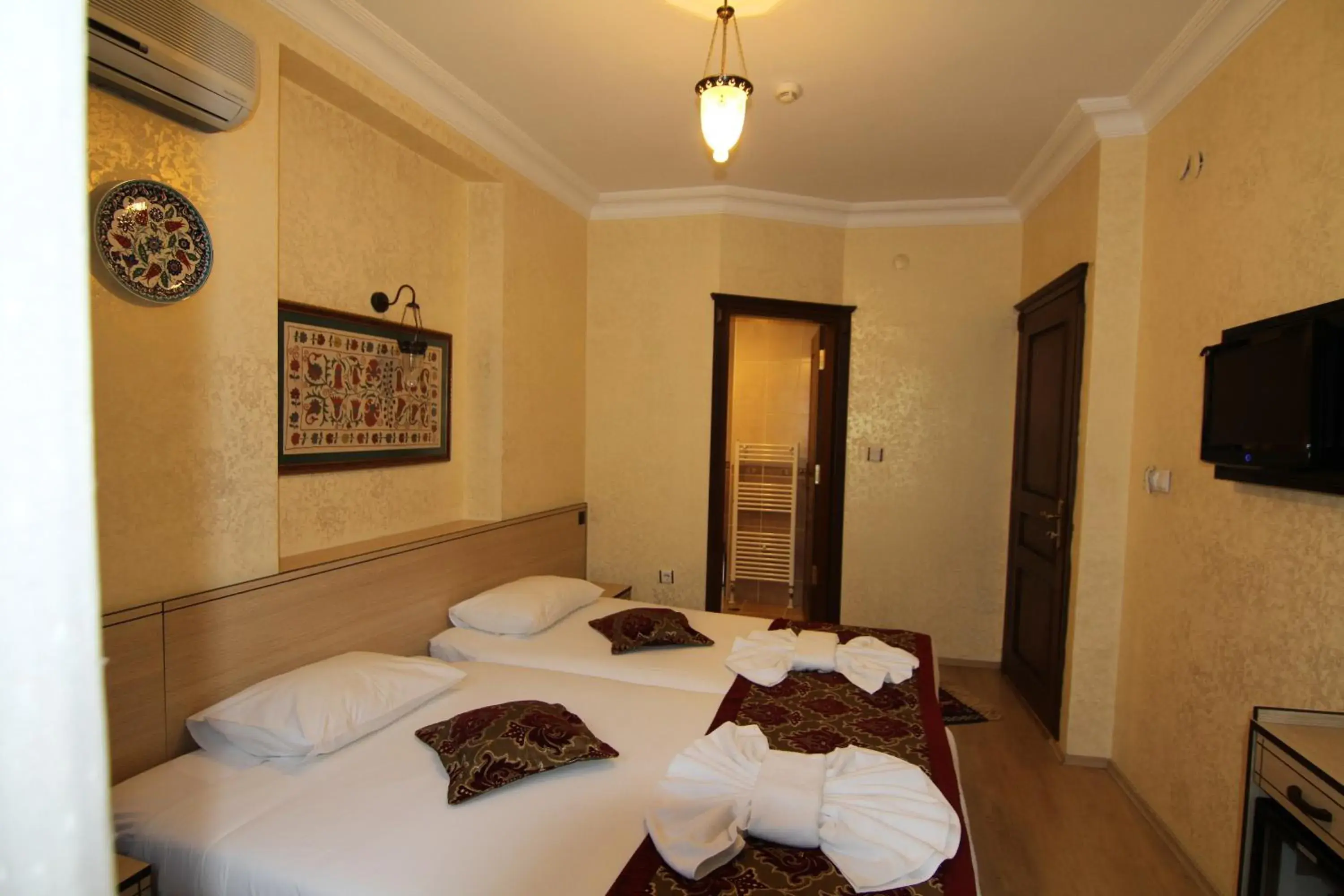 Photo of the whole room, Bed in Art City Hotel Istanbul