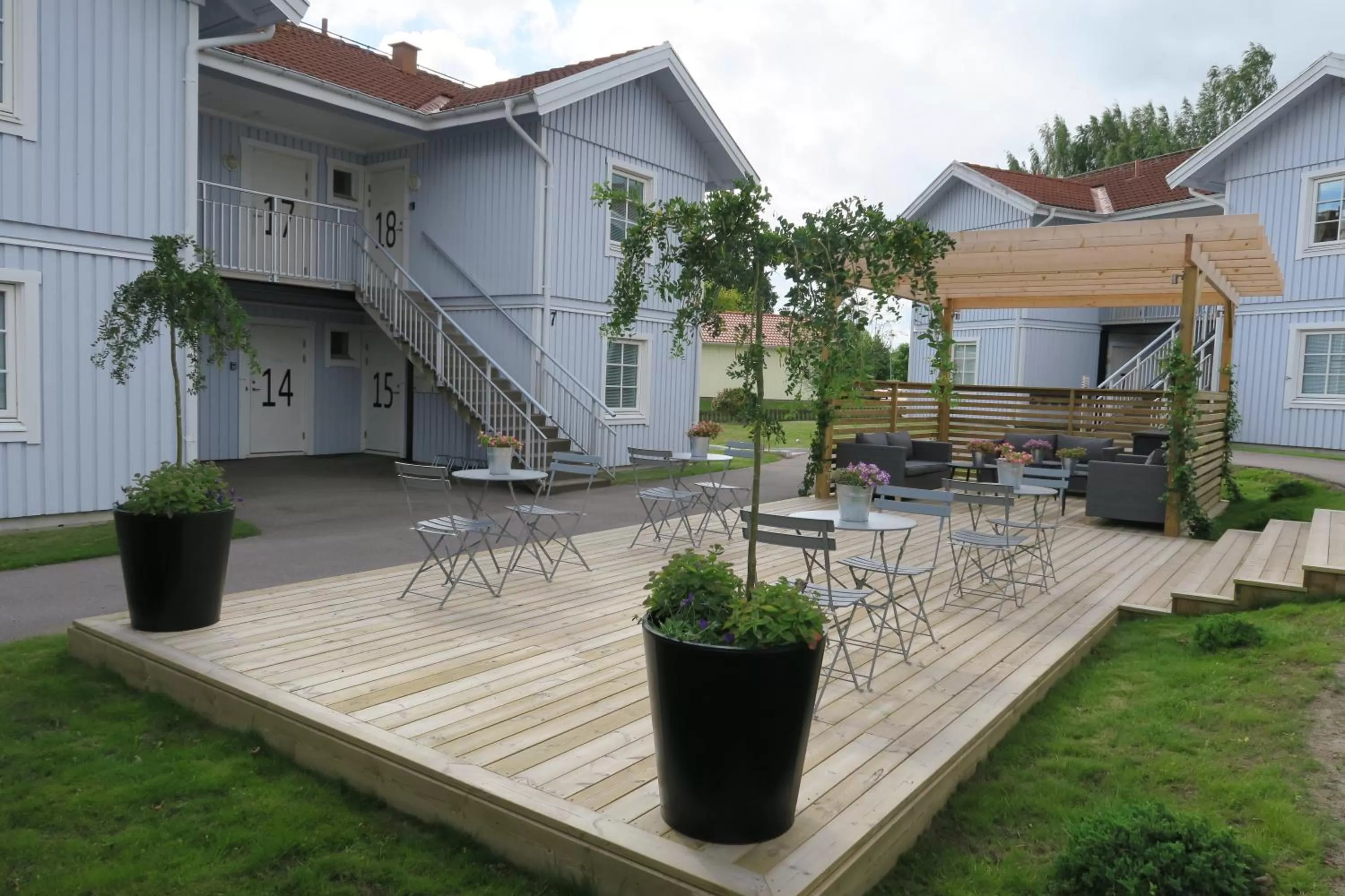 Patio in Easy Livin' Apartment Hotel