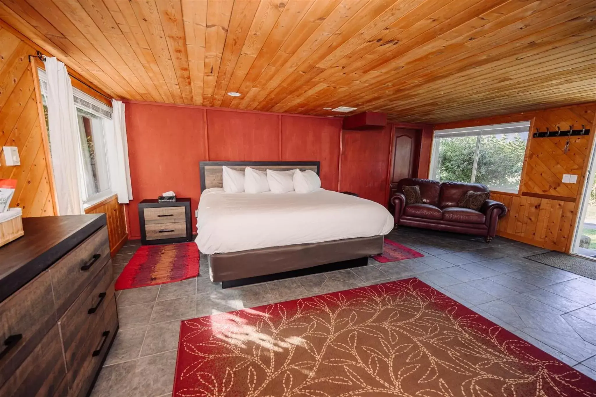 Bed in Similkameen Wild Resort & Winery Retreat