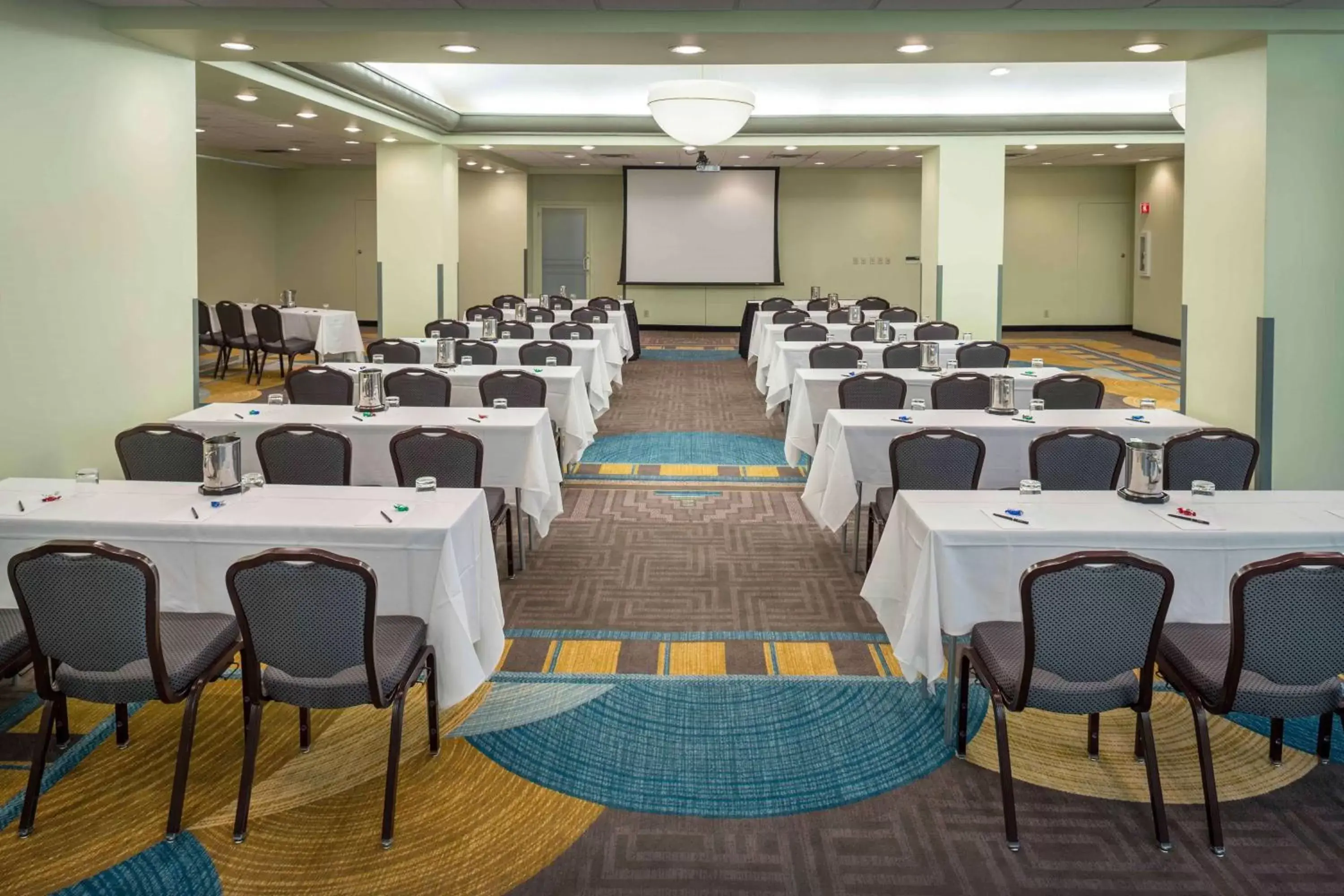 Meeting/conference room in Hilton Cincinnati Netherland Plaza