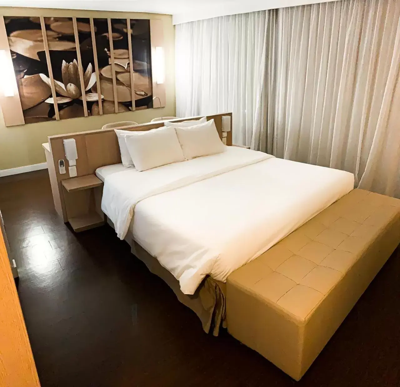 Photo of the whole room, Bed in Mercure Manaus