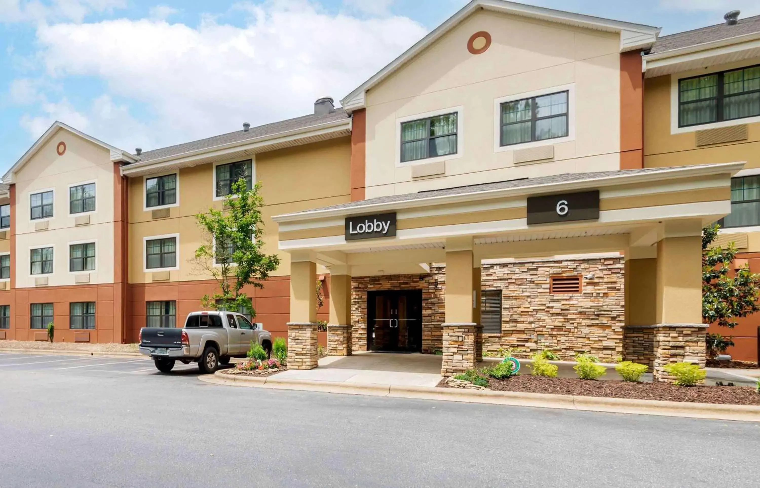 Property Building in Extended Stay America Suites - Asheville - Tunnel Rd